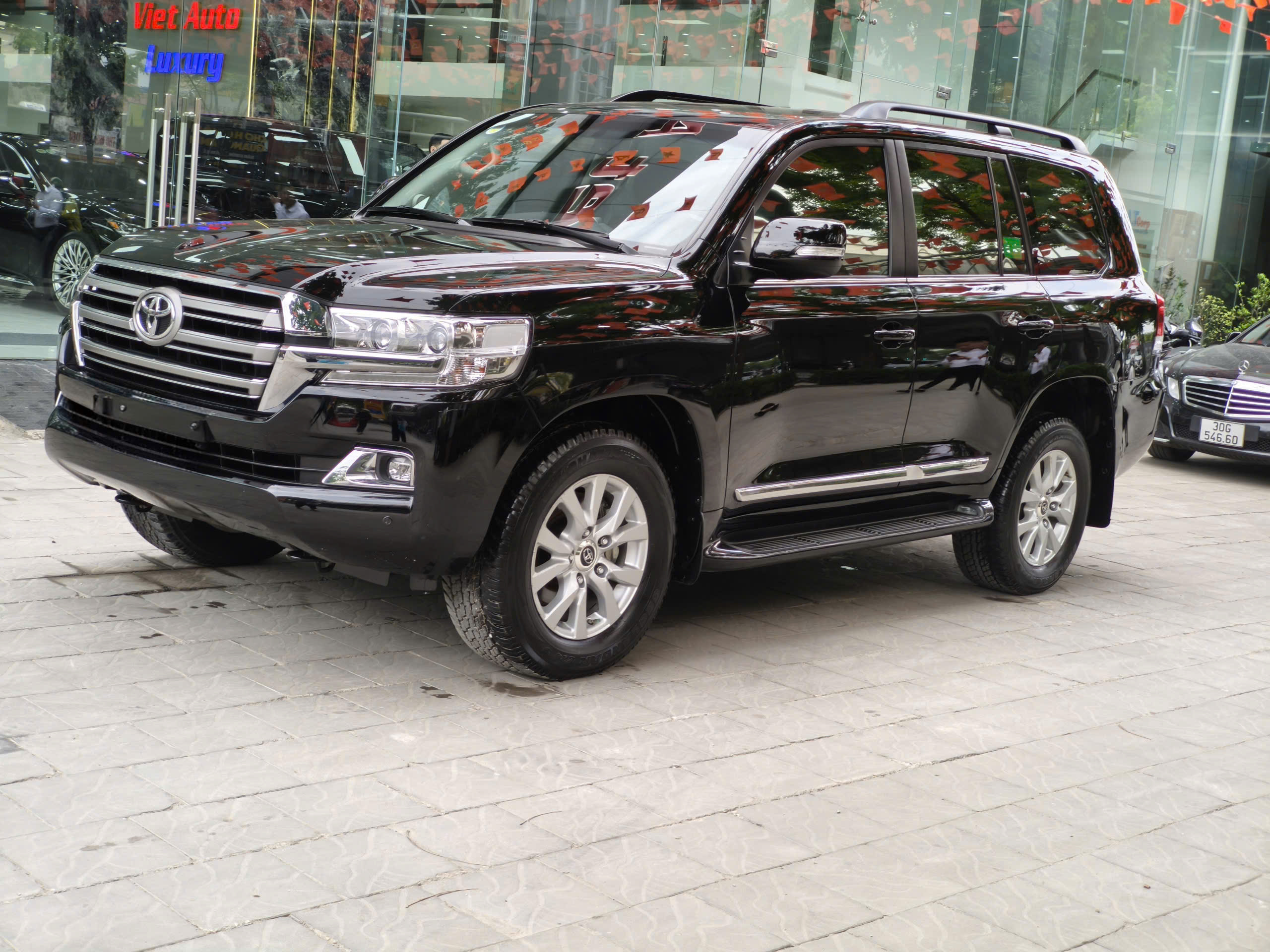 Cần bán Toyota Land Cruiser lc200 năm 2019, màu đen, nhập khẩu, tên cty cam kết xe xuất sắc