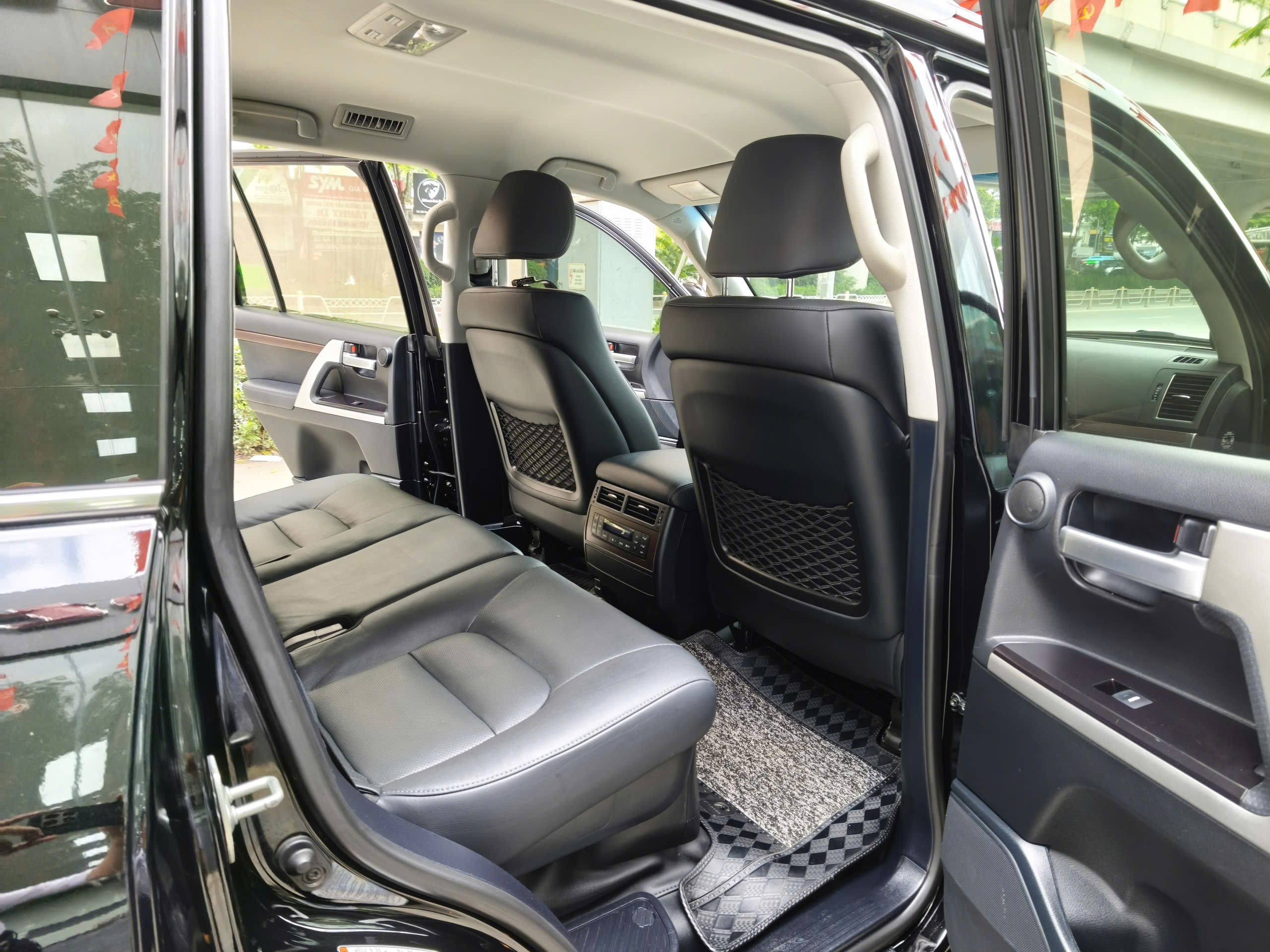 Cần bán Toyota Land Cruiser LC200 năm 2019, màu đen, xe nhập, xe đẹp, km chuẩn, lịch sử đầy đủ