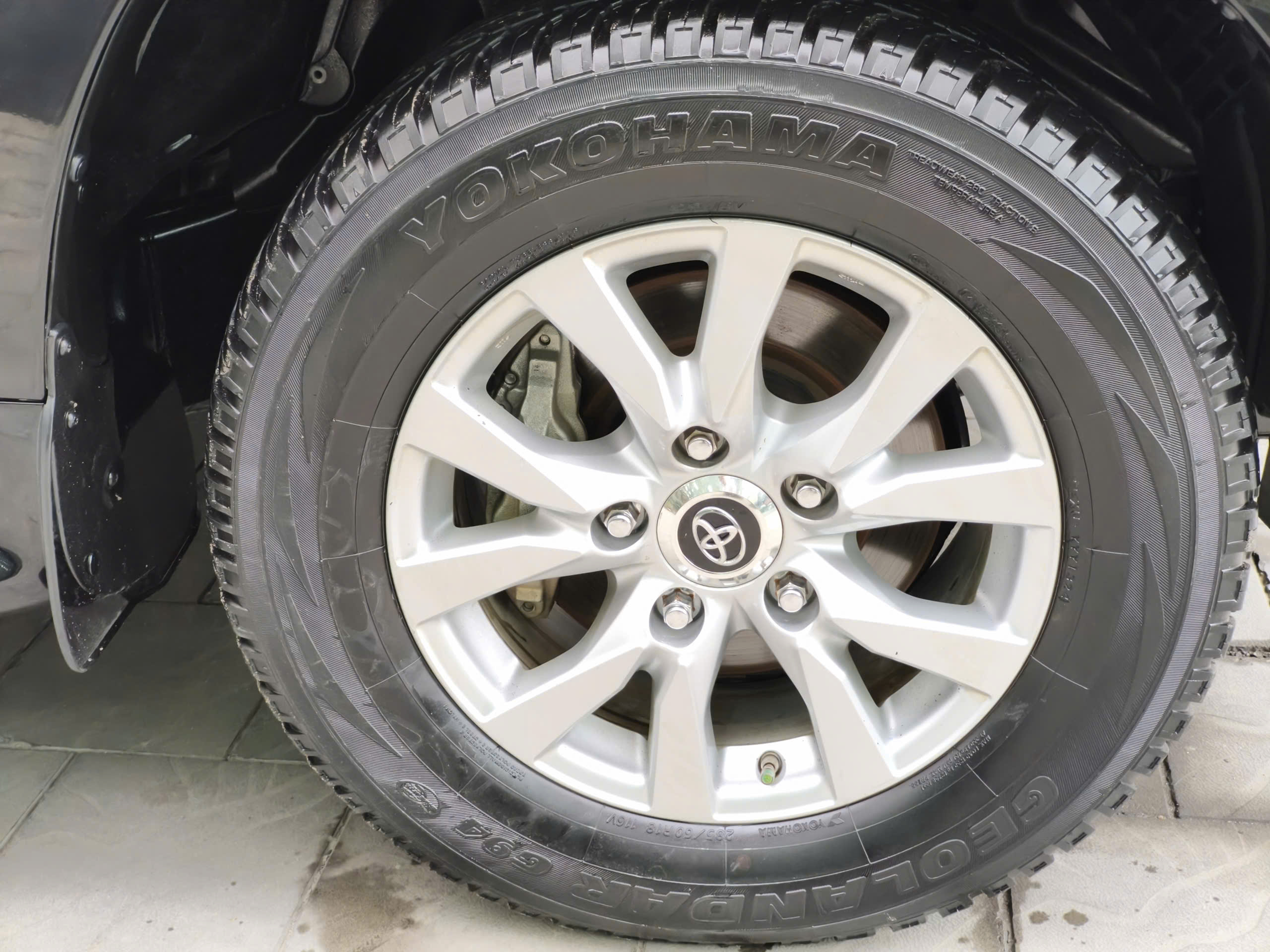 Cần bán Toyota Land Cruiser LC200 năm 2019, màu đen, xe nhập, xe đẹp, km chuẩn, lịch sử đầy đủ