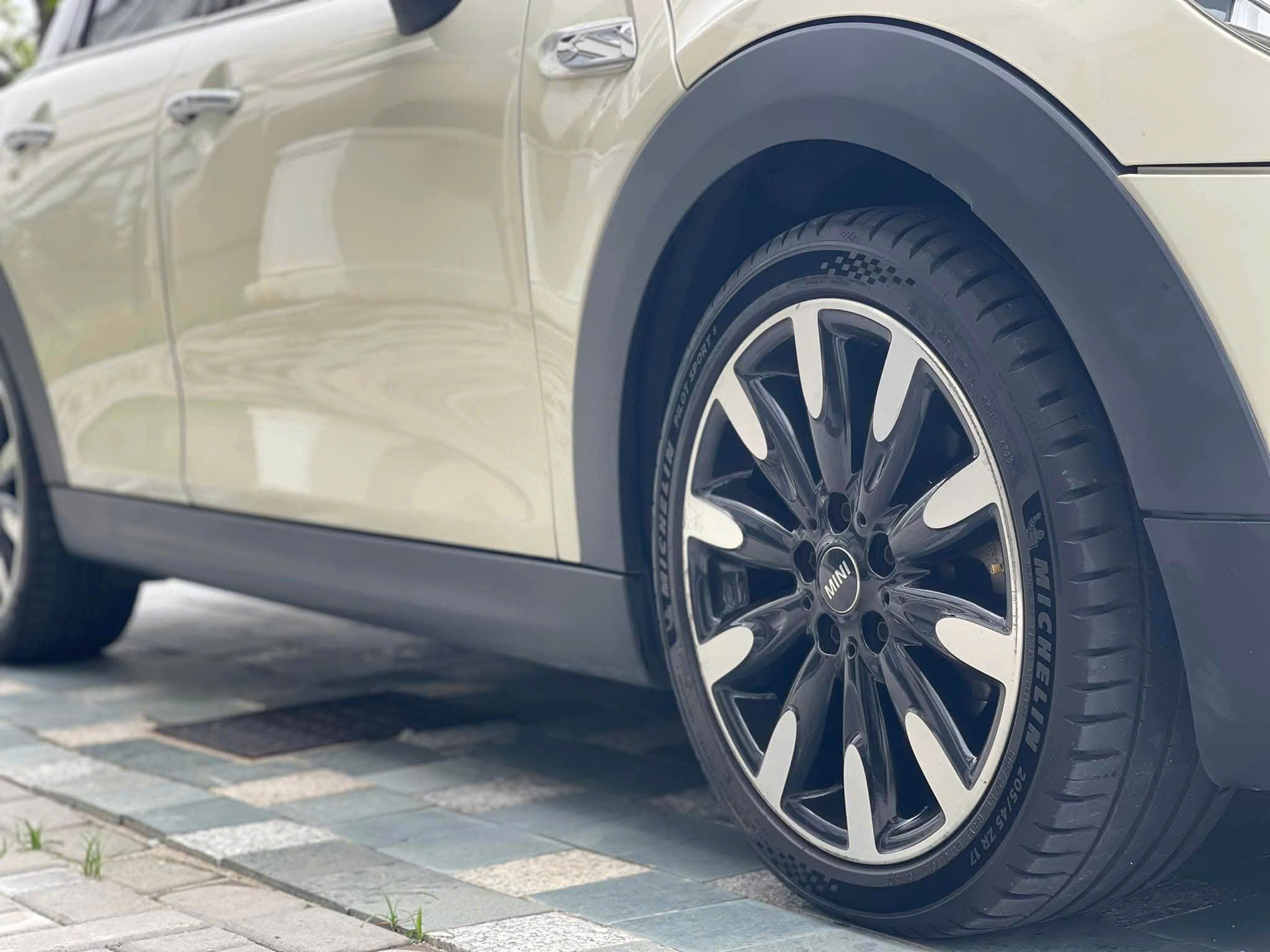 Bán Mini Cooper S năm 2016, màu kem (be), xe nhập, 699 triệu