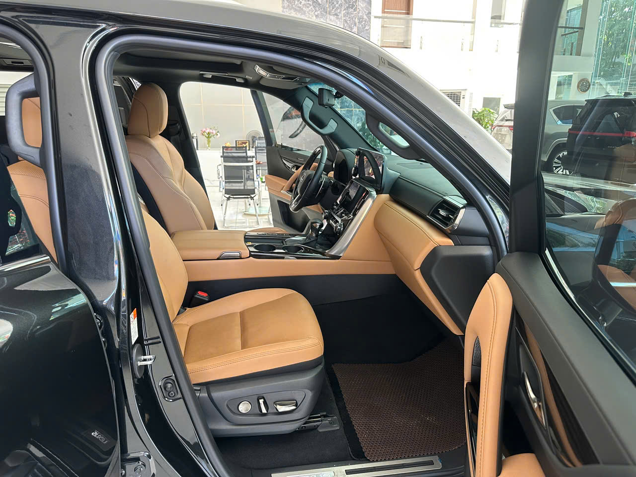 LEXUS LX600 URBAN 7 CHỔ SẢN XUẤT 2025 TÊN CTY