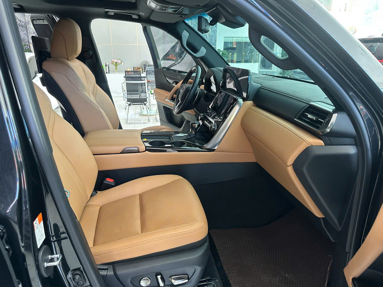 LEXUS LX600 URBAN 7 CHỔ SẢN XUẤT 2025 TÊN CTY