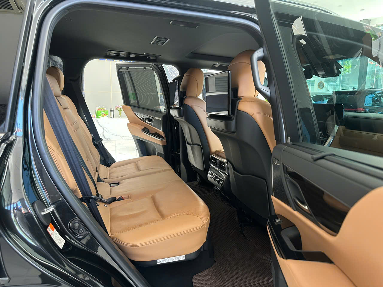 LEXUS LX600 URBAN 7 CHỔ SẢN XUẤT 2025 TÊN CTY