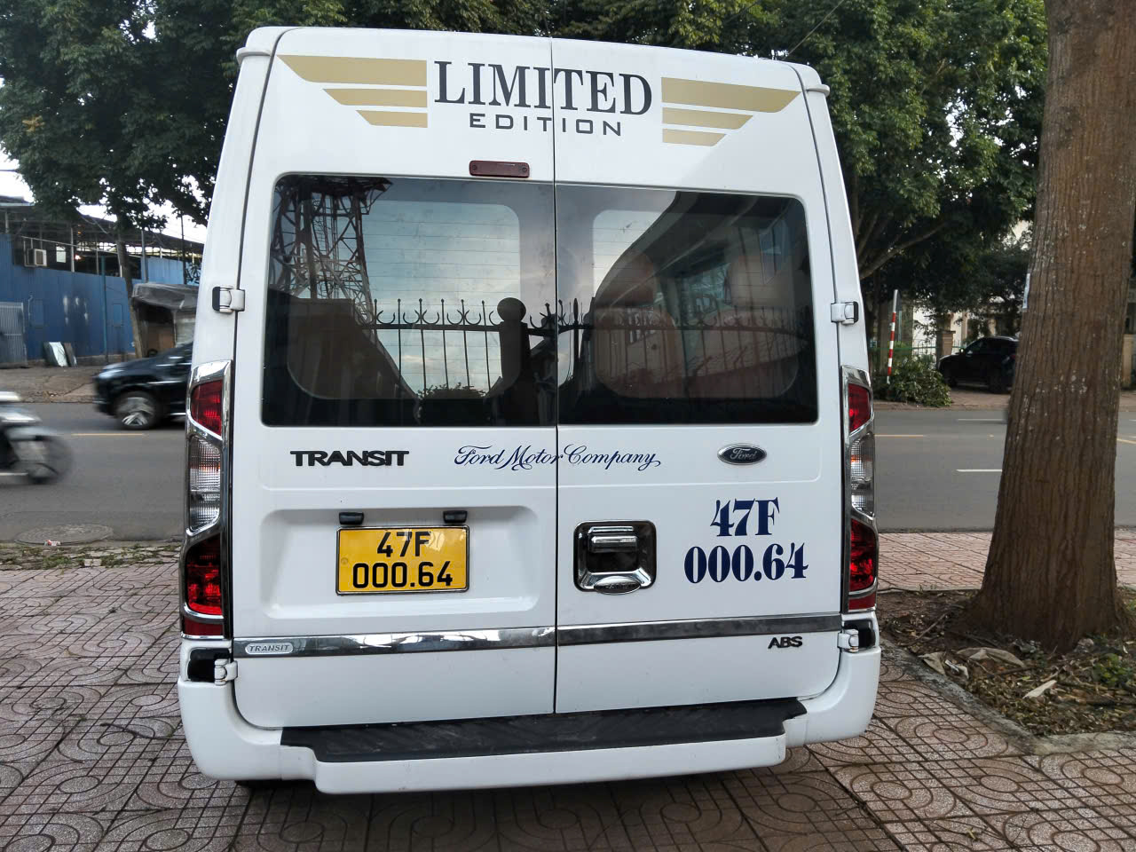 FORD TRANSIT 2013 – MÁY DẦU – GIÁ CHỈ 200 TRIỆU