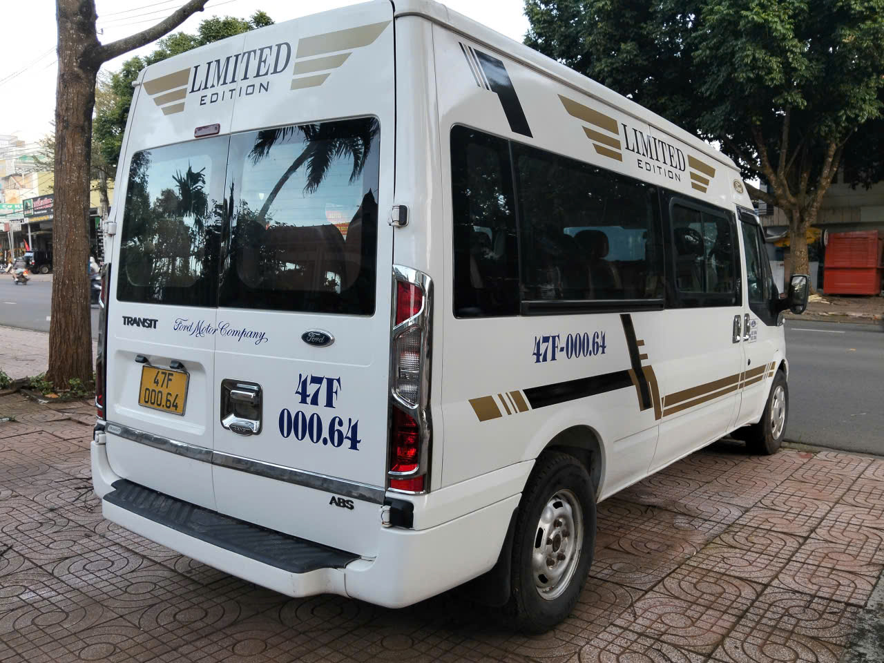 FORD TRANSIT 2013 – MÁY DẦU – GIÁ CHỈ 200 TRIỆU