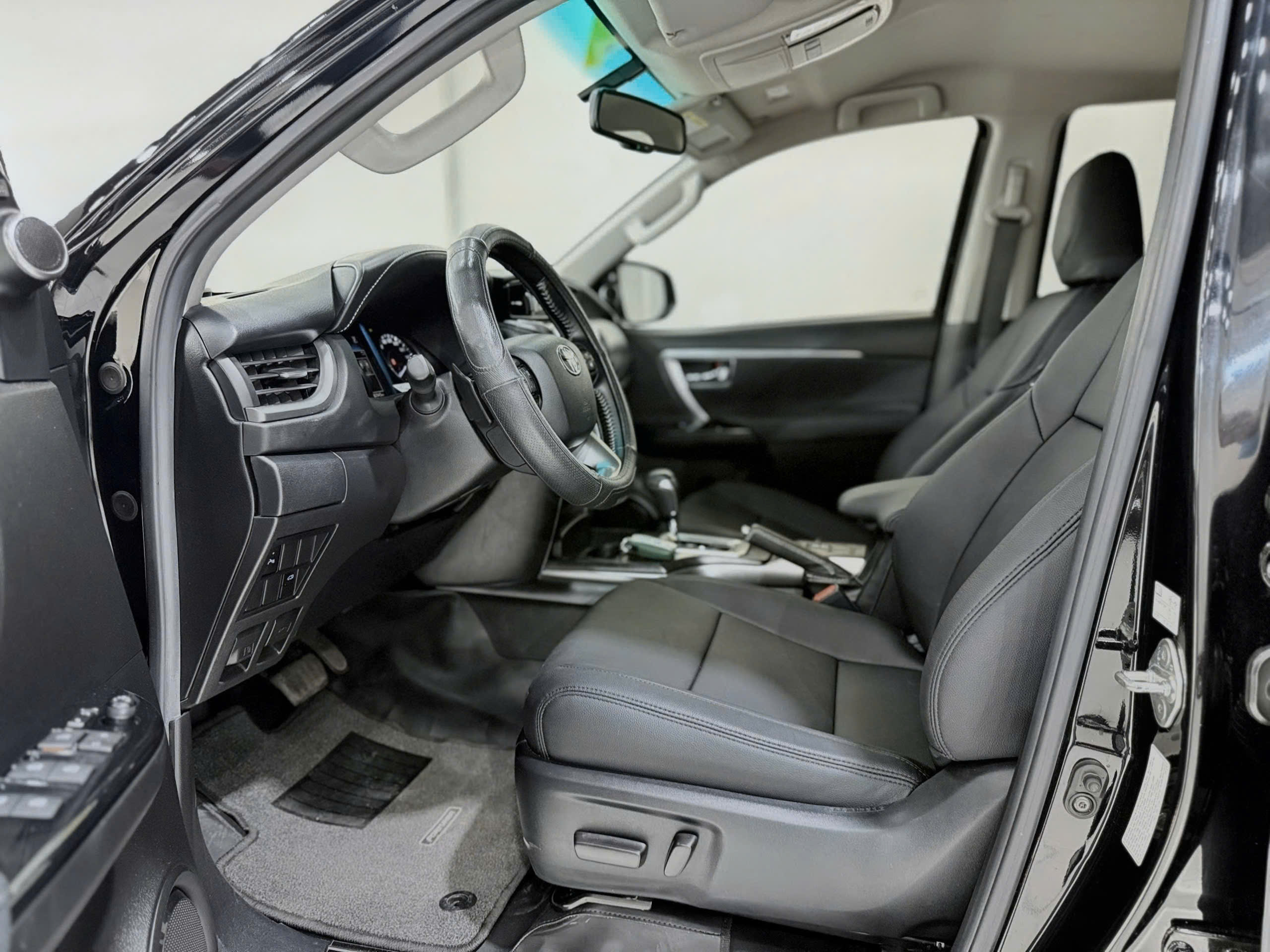 Toyota Fortuner 2.7l 4x4 AT – 2022