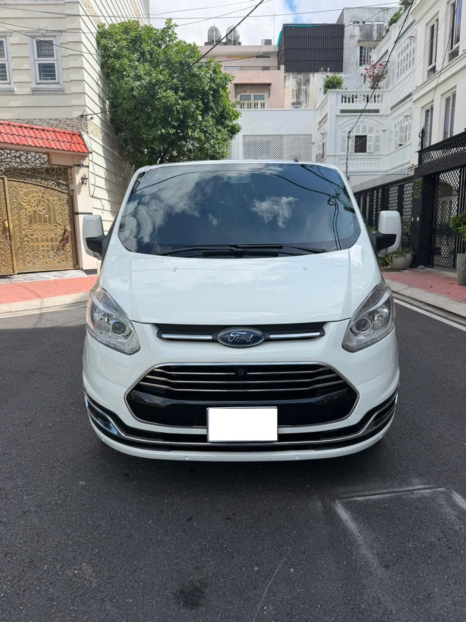 Ford Tourneo Titanium 2021 – Gia Đình Rộng Rãi, Đẳng Cấp