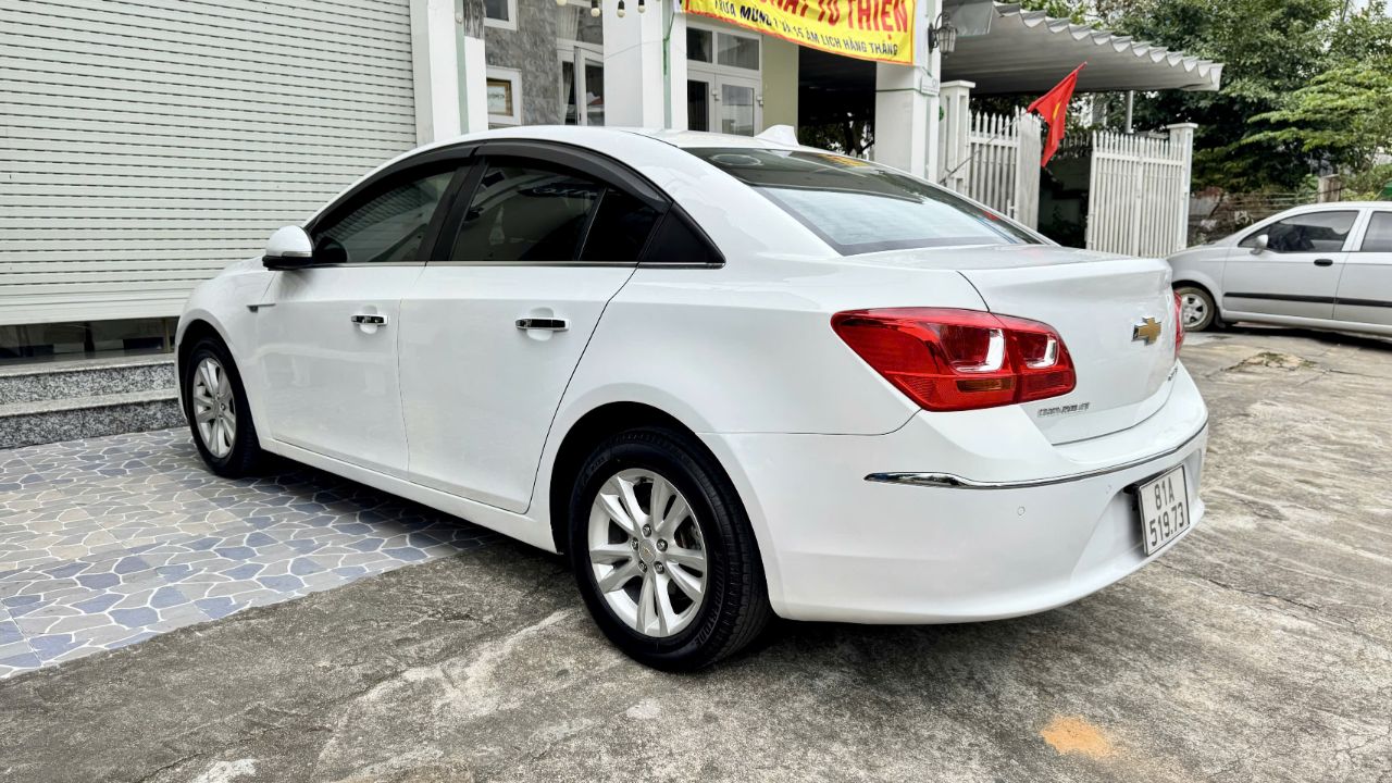 Chevrolet Cruze LT số sàn 2017