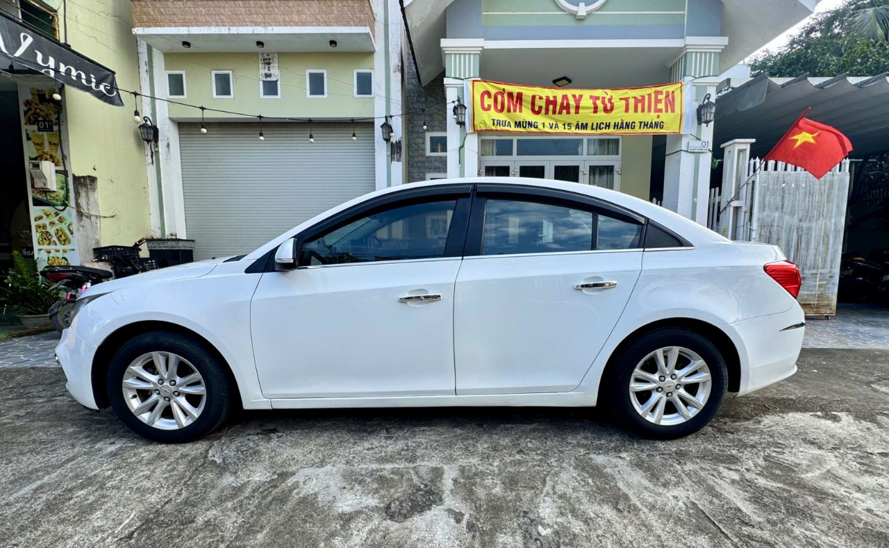 Chevrolet Cruze LT số sàn 2017