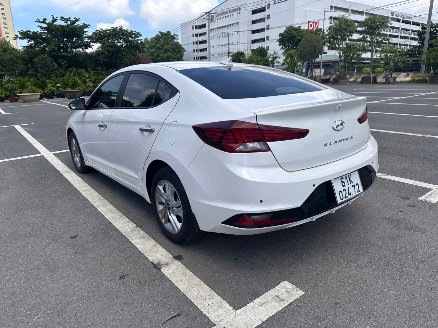 Huyndai Elantra 1.6 AT bản full cửa sổ nóc sx 2021 zin cọp không lỗi.