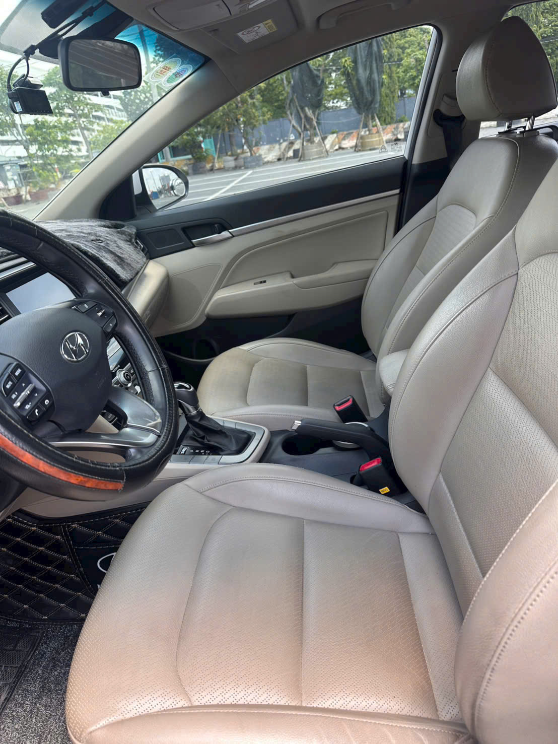 Huyndai Elantra 1.6 AT bản full cửa sổ nóc sx 2021 zin cọp không lỗi.