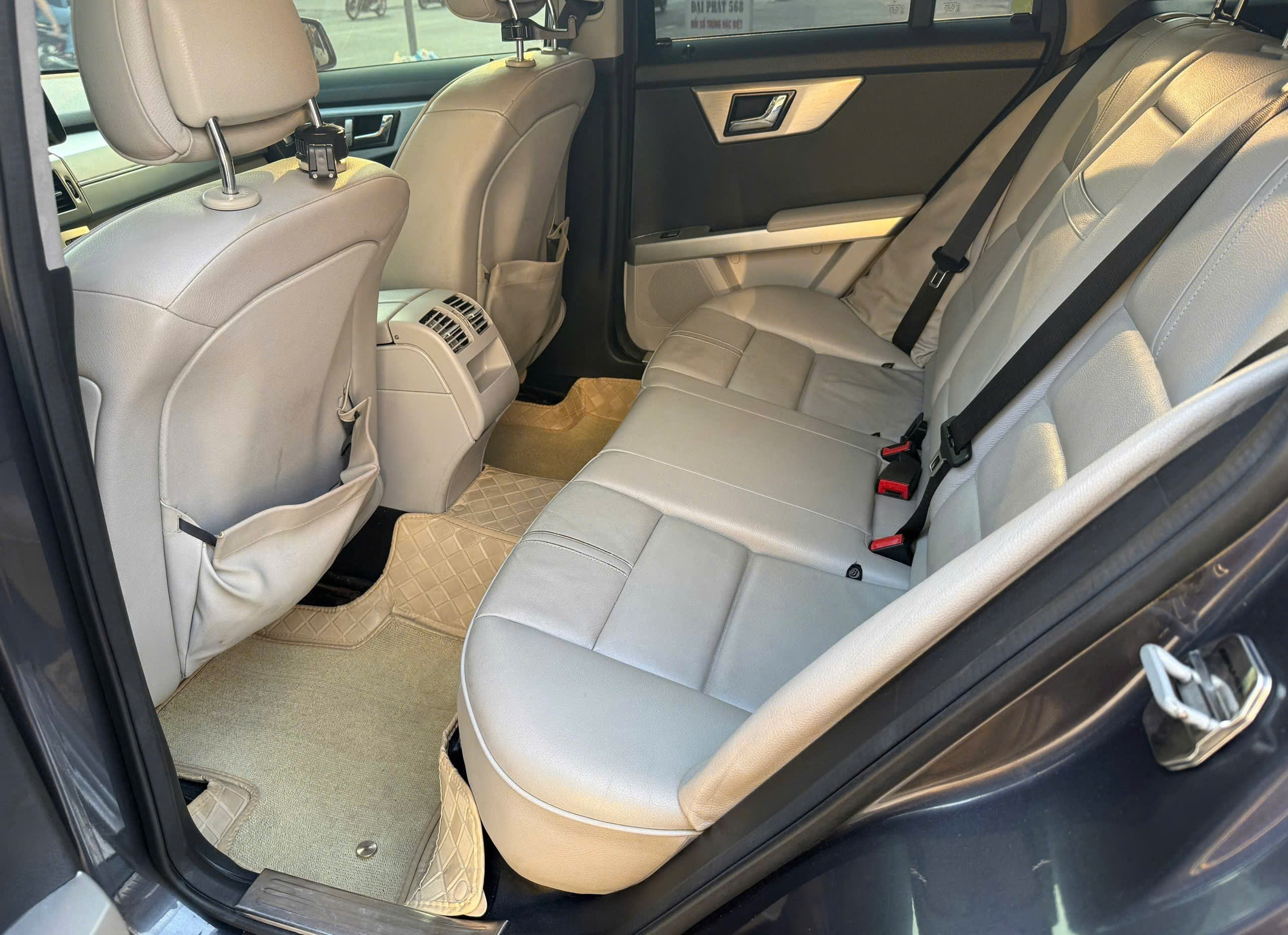MERCEDES-BENZ GLK300 4MATIC – SUV SANG TRỌNG, MẠNH MẼ – GIÁ CHỈ 250 TRIỆU