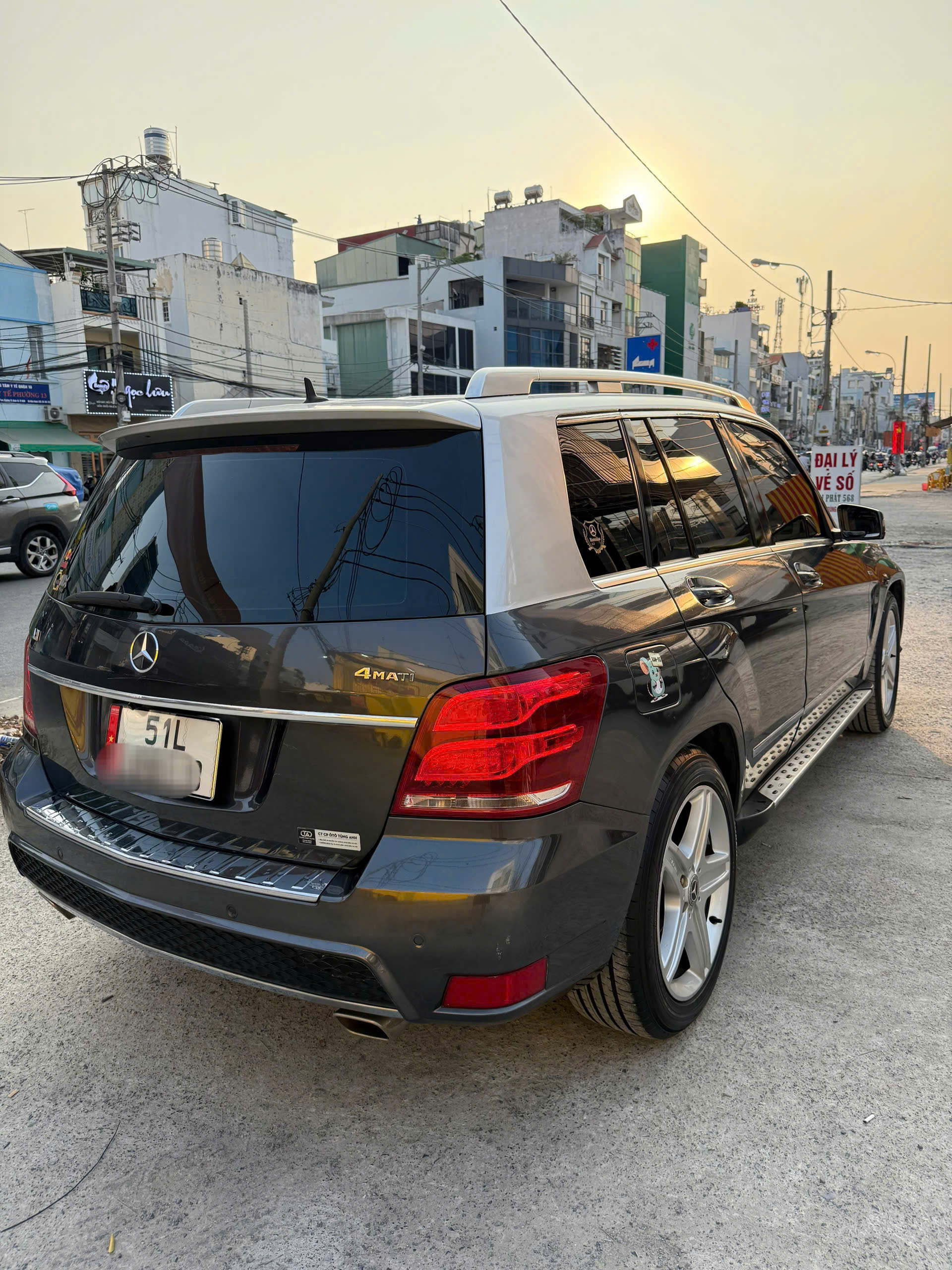MERCEDES-BENZ GLK300 4MATIC – SUV SANG TRỌNG, MẠNH MẼ – GIÁ CHỈ 250 TRIỆU