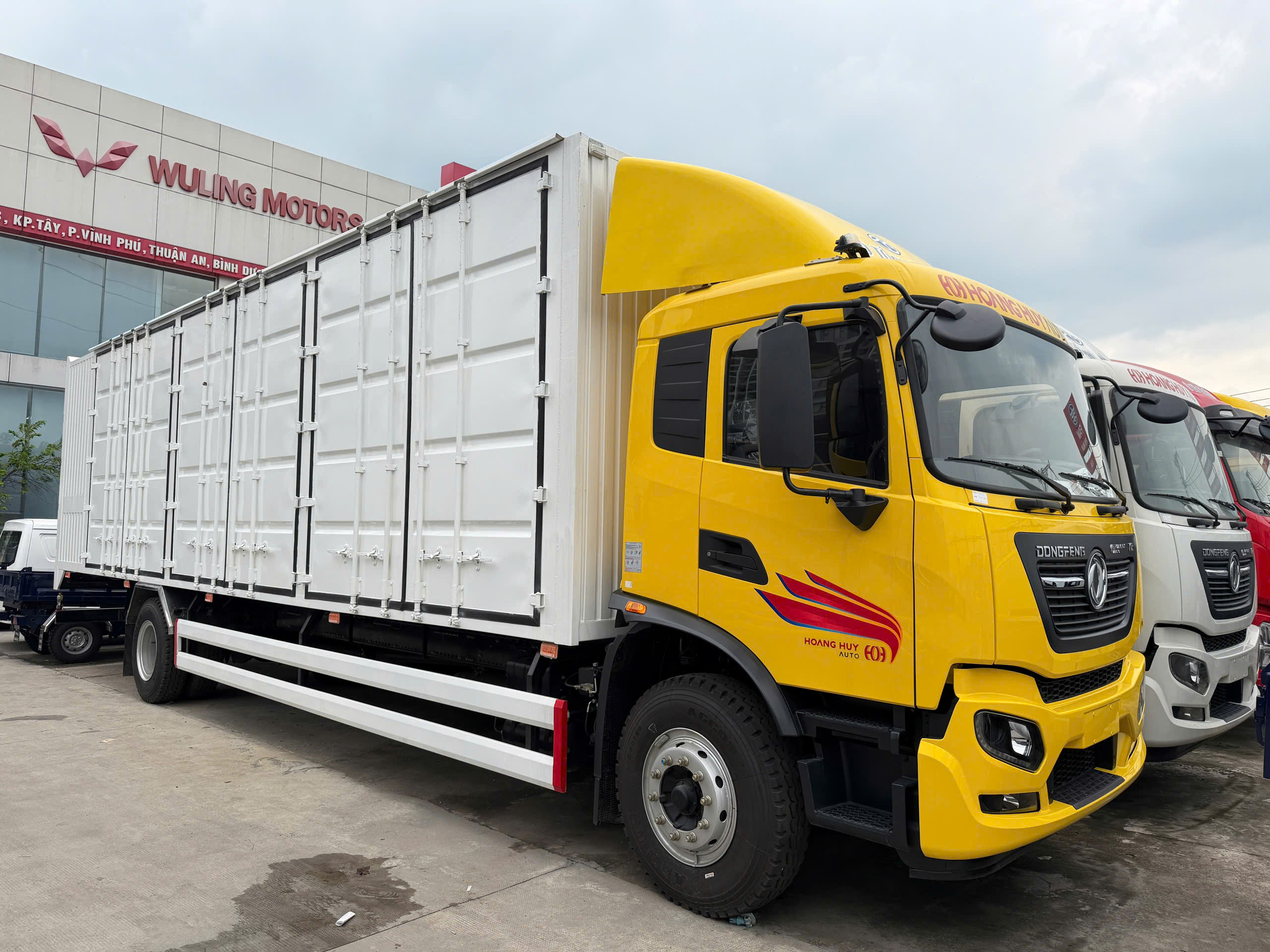 Xe tải Dongfeng 8 tấn thùng bạt, kín, kín palet sẵn giao ngay