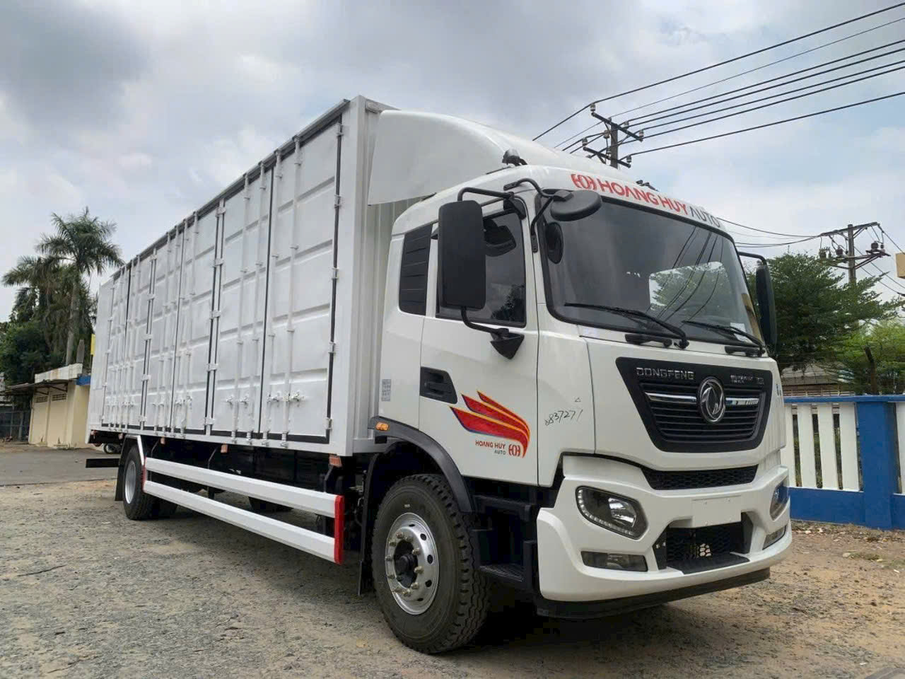 Xe tải Dongfeng 8 tấn thùng bạt, kín, kín palet sẵn giao ngay