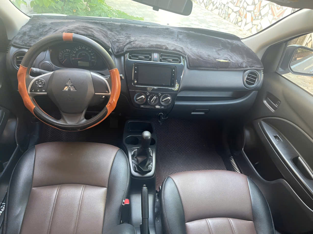 Mitsubishi Attrage 2024 – 1 chủ từ đầu, số sàn, ODO chỉ 1 vạn 8 km.