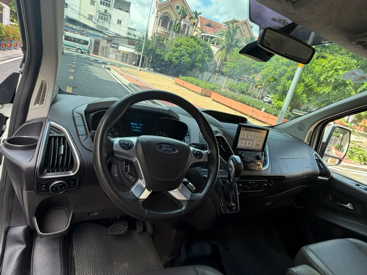 Ford Tourneo Titanium 2021 – Gia Đình Rộng Rãi, Đẳng Cấp