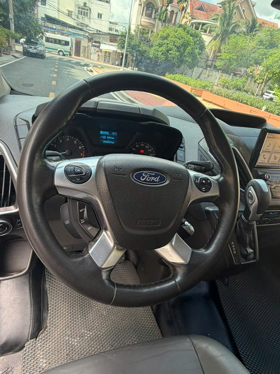 Ford Tourneo Titanium 2021 – Gia Đình Rộng Rãi, Đẳng Cấp