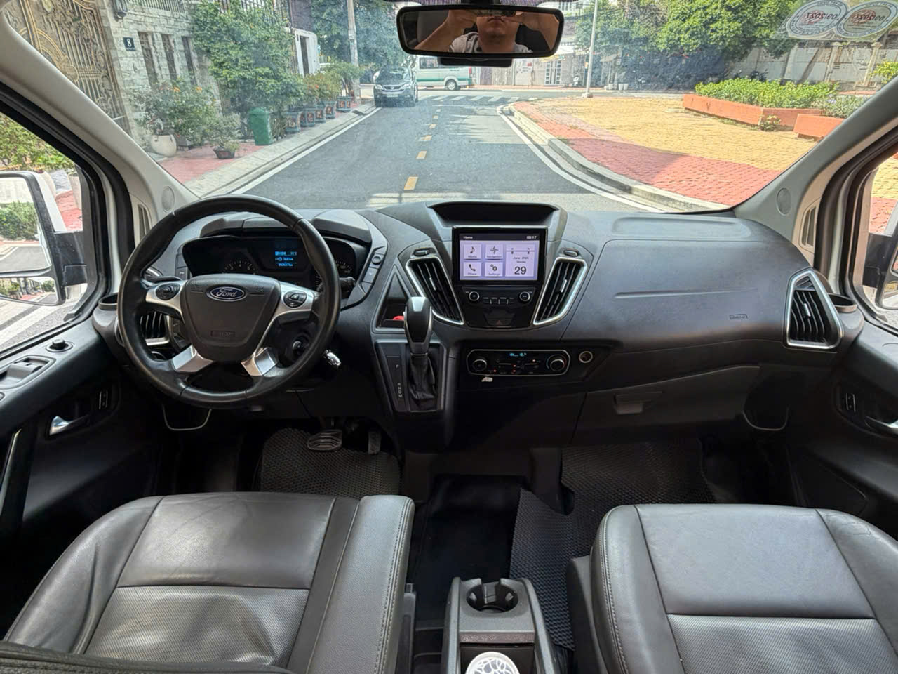 Ford Tourneo Titanium 2021 – Gia Đình Rộng Rãi, Đẳng Cấp