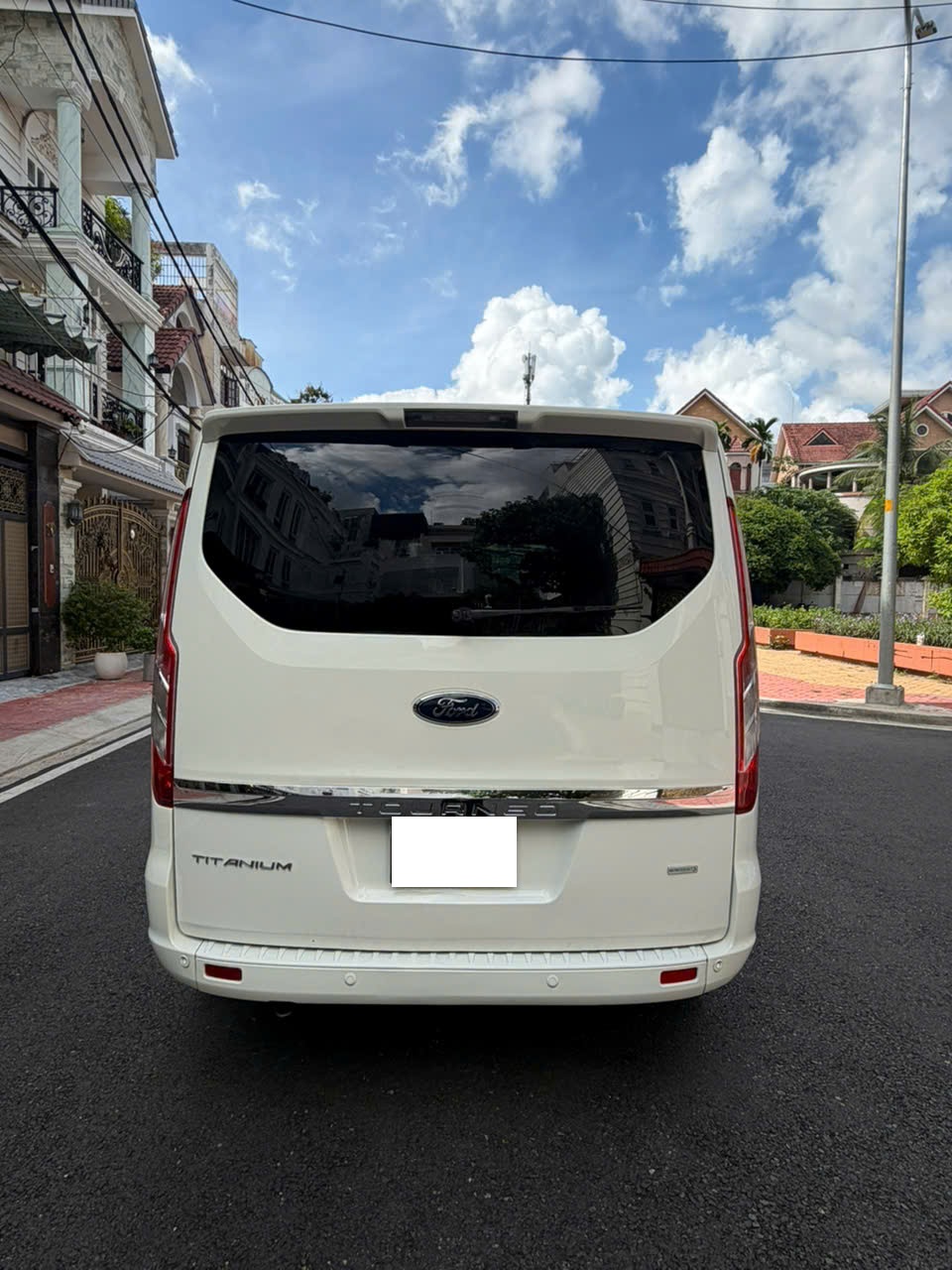 Ford Tourneo Titanium 2021 – Gia Đình Rộng Rãi, Đẳng Cấp