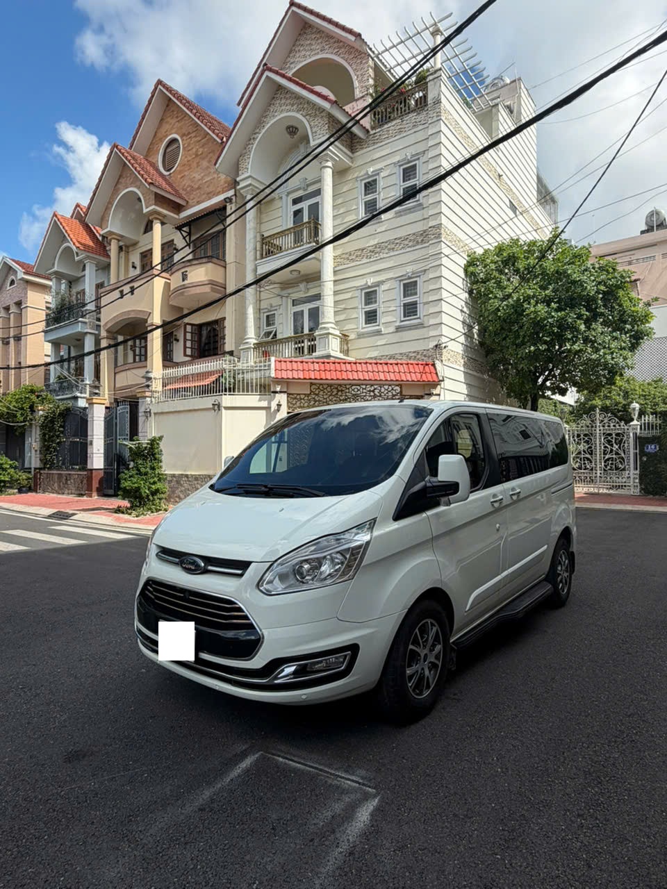 Ford Tourneo Titanium 2021 – Gia Đình Rộng Rãi, Đẳng Cấp
