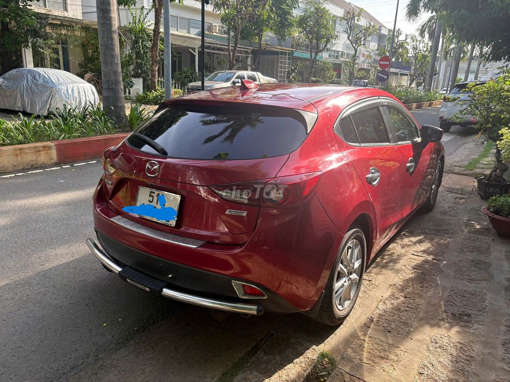 Mazda 3 1.5 AT sản xuất 2016, màu đỏ, odo 48.500 km.