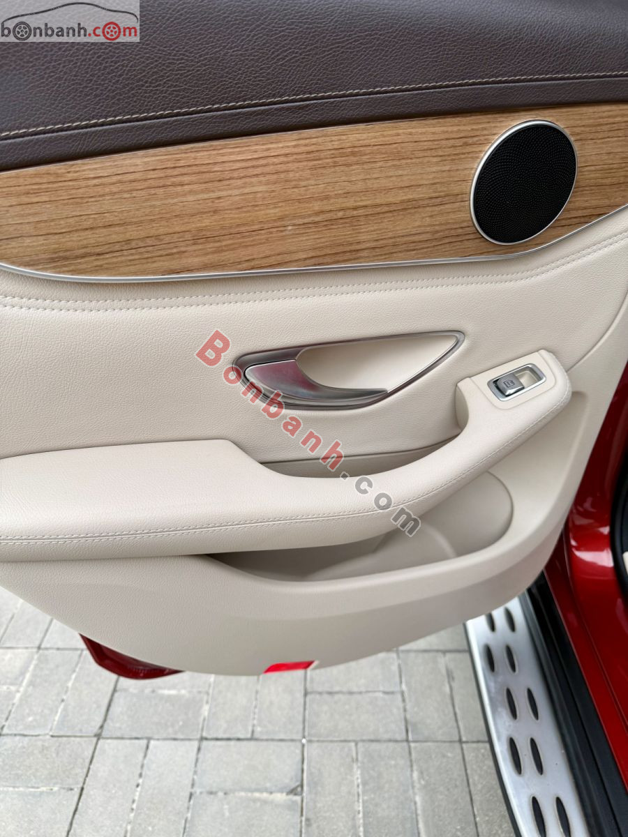 Bán ô tô Mercedes Benz GLC 250 4Matic - 2017 - xe cũ