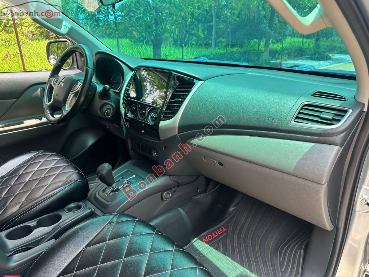 Bán ô tô Mitsubishi Triton 4x2 AT - 2019 - xe cũ