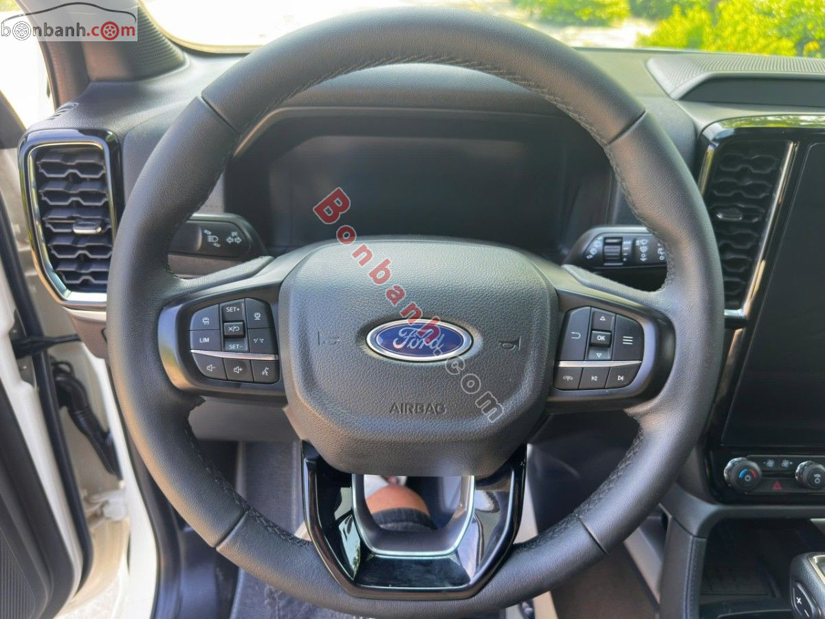 Bán ô tô Ford Everest Titanium 2.0L 4x2 AT - 2023 - xe cũ