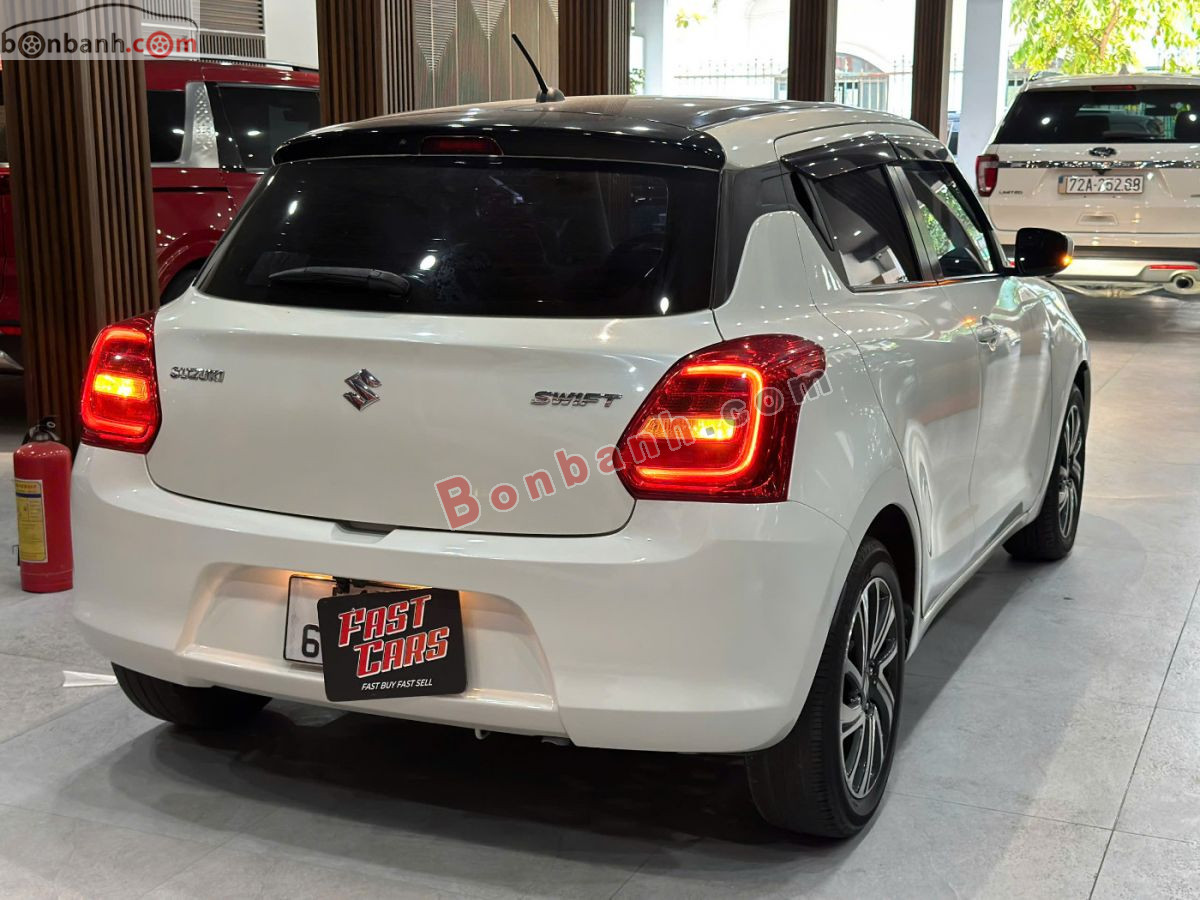 Bán ô tô Suzuki Swift GLX 1.2 AT - 2022 - xe cũ