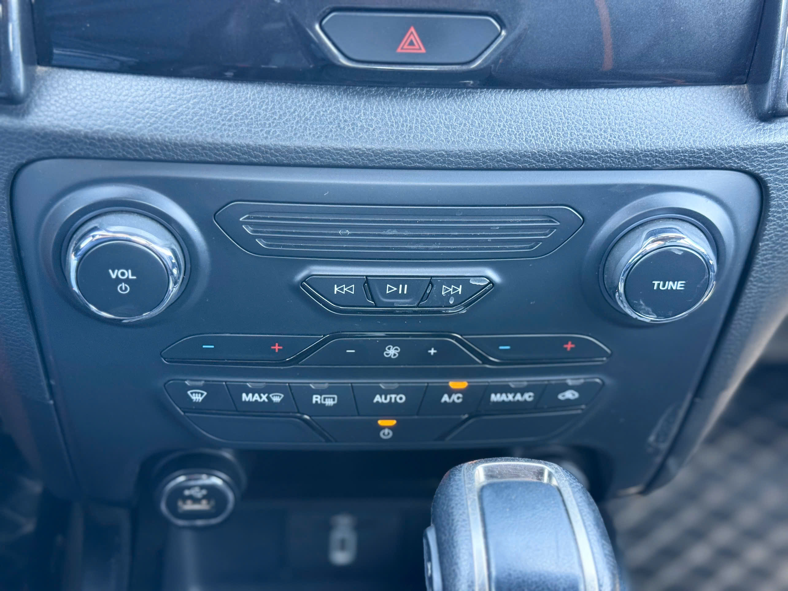 Bán FORD RANGER sx 2021 số tự động hai cầu bản cao cấp