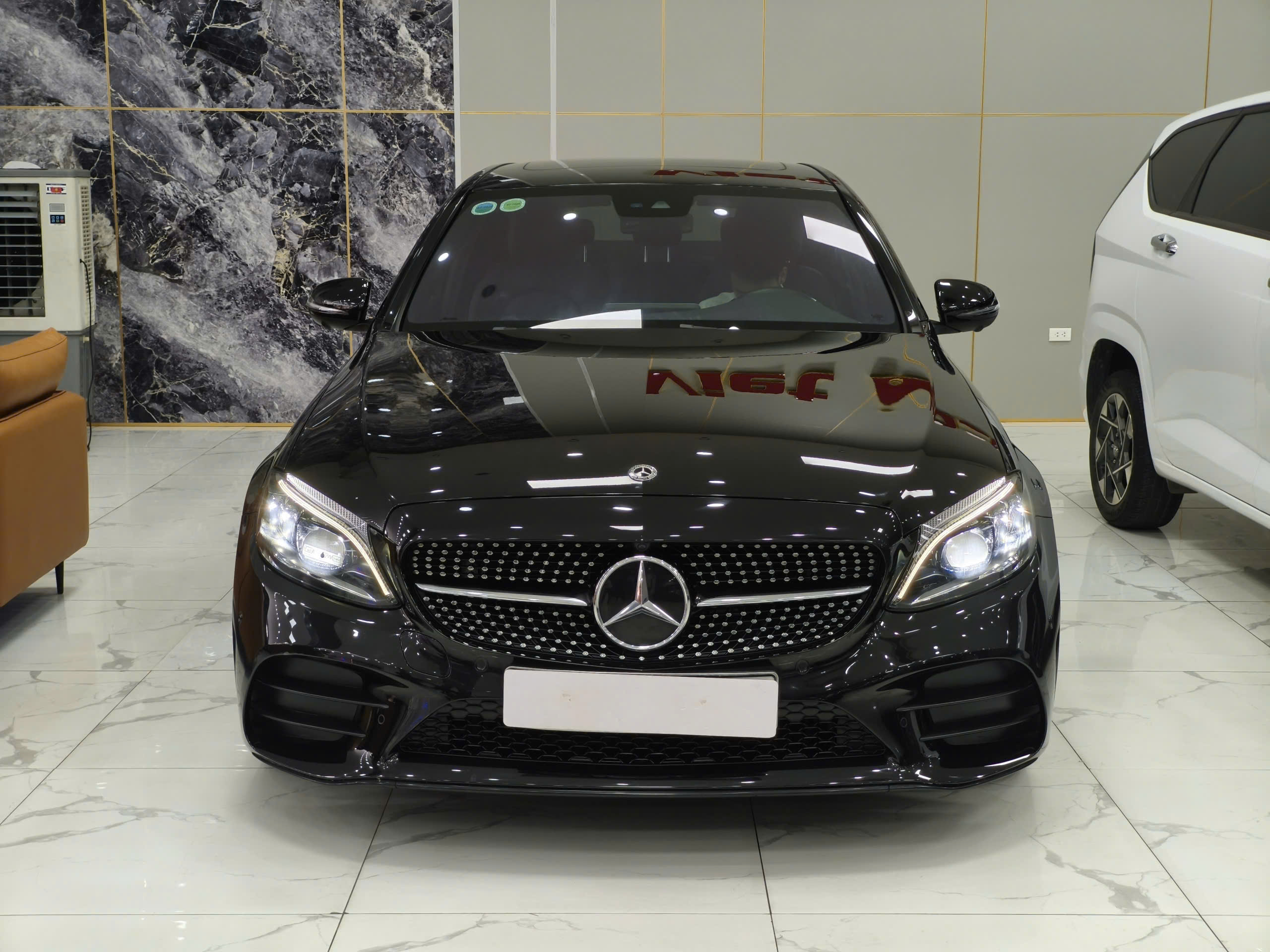 Cần bán Mercedes-Benz C class 300 AMG sản xuất năm 2019 giá 838tr