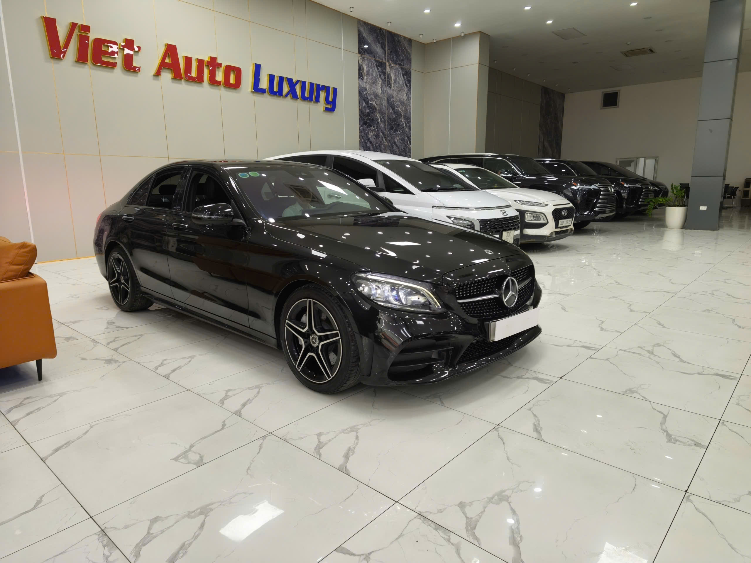 Cần bán Mercedes-Benz C class 300 AMG sản xuất năm 2019 giá 838tr