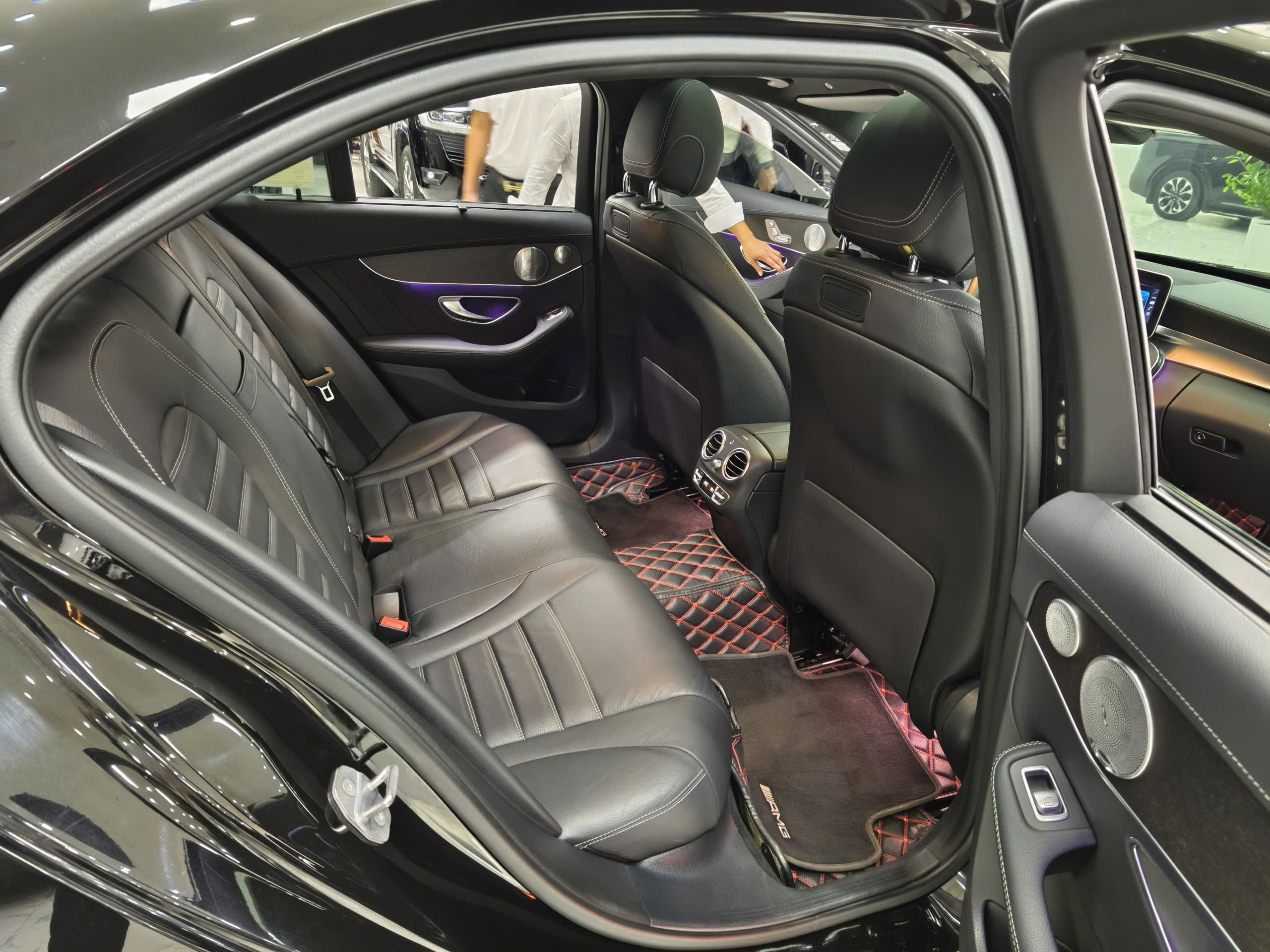 Cần bán Mercedes-Benz C class 300 AMG sản xuất năm 2019 giá 838tr
