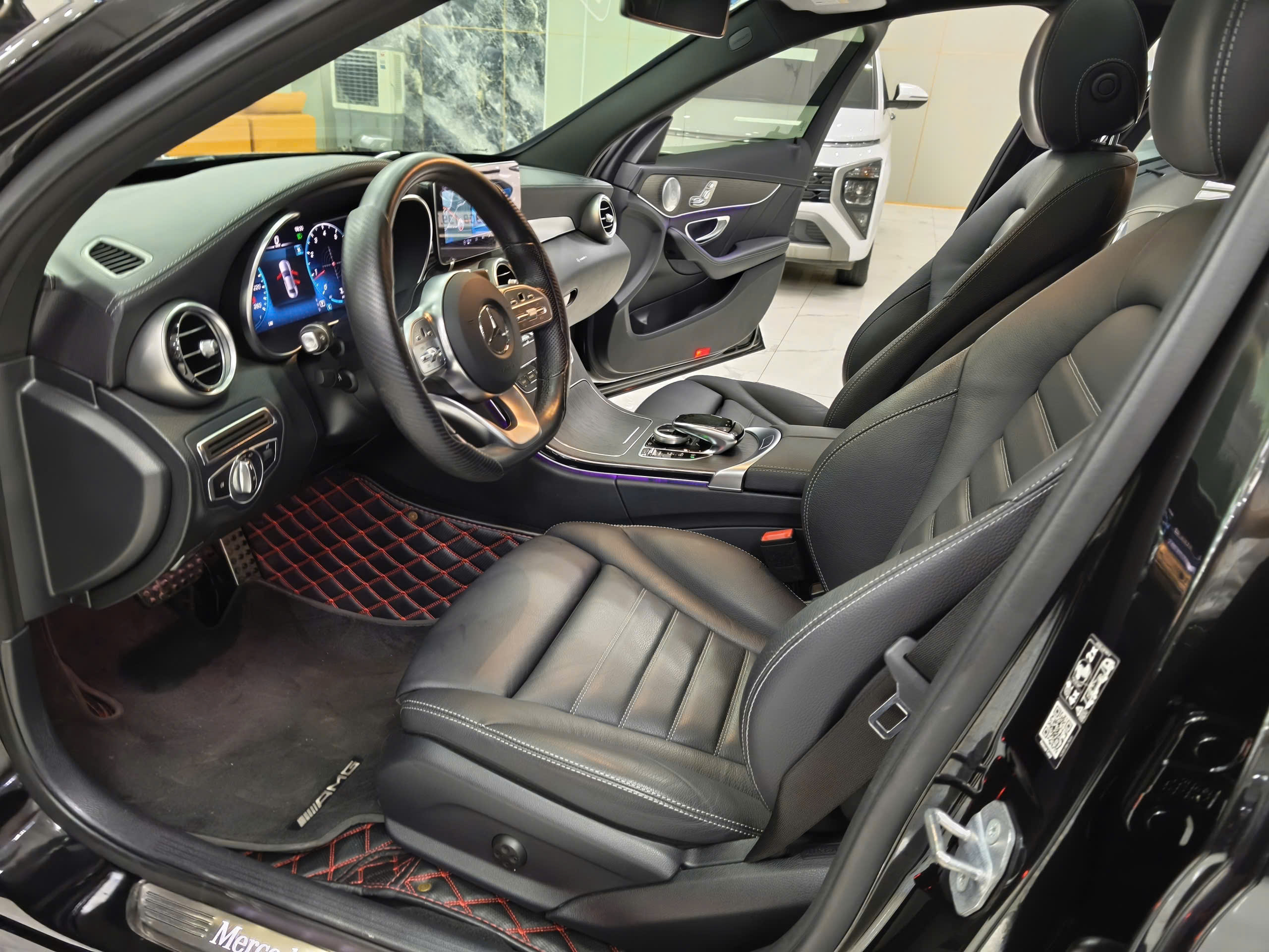 Cần bán Mercedes-Benz C class 300 AMG sản xuất năm 2019 giá 838tr