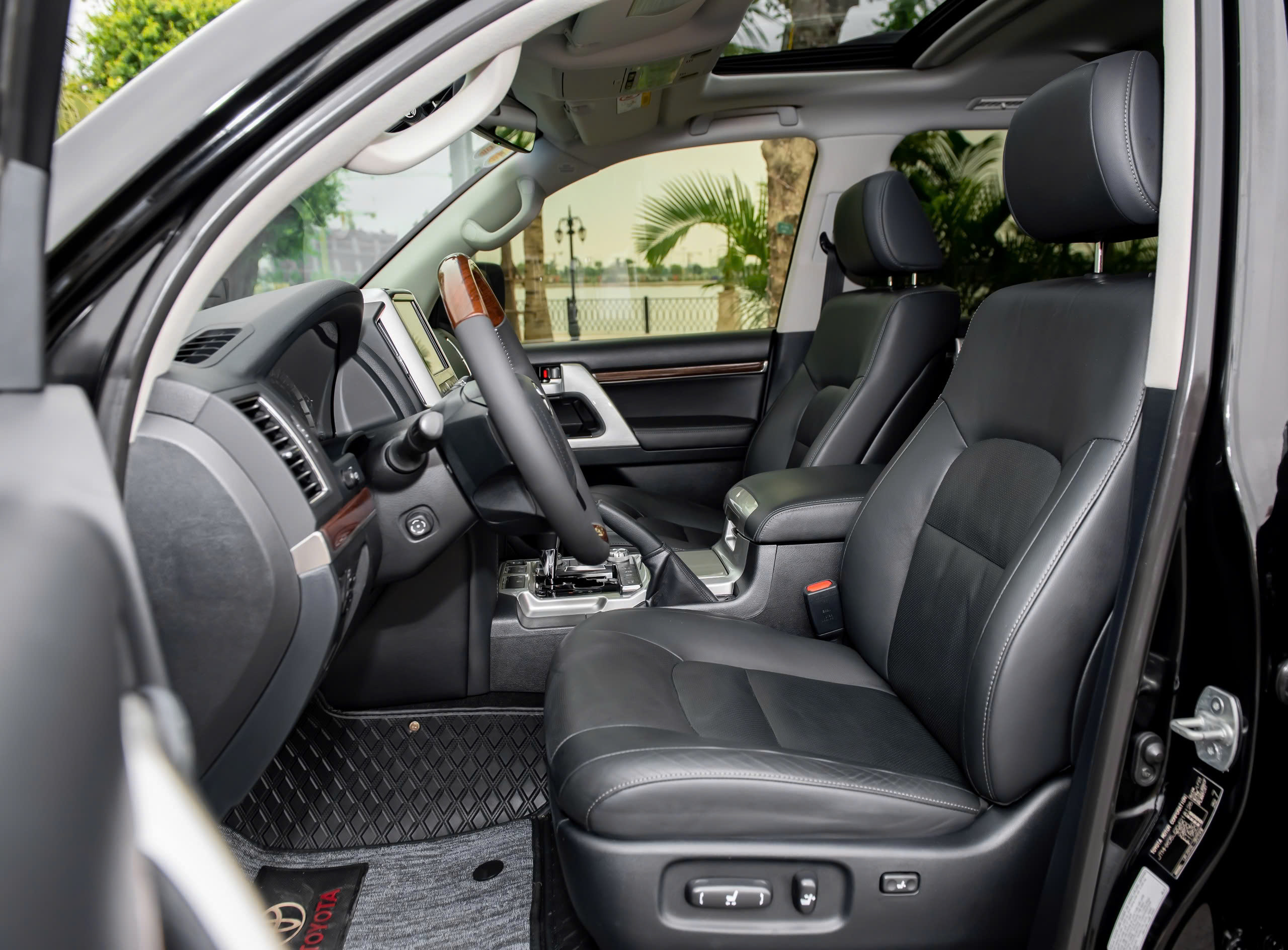 Toyota Landcruiser LC200