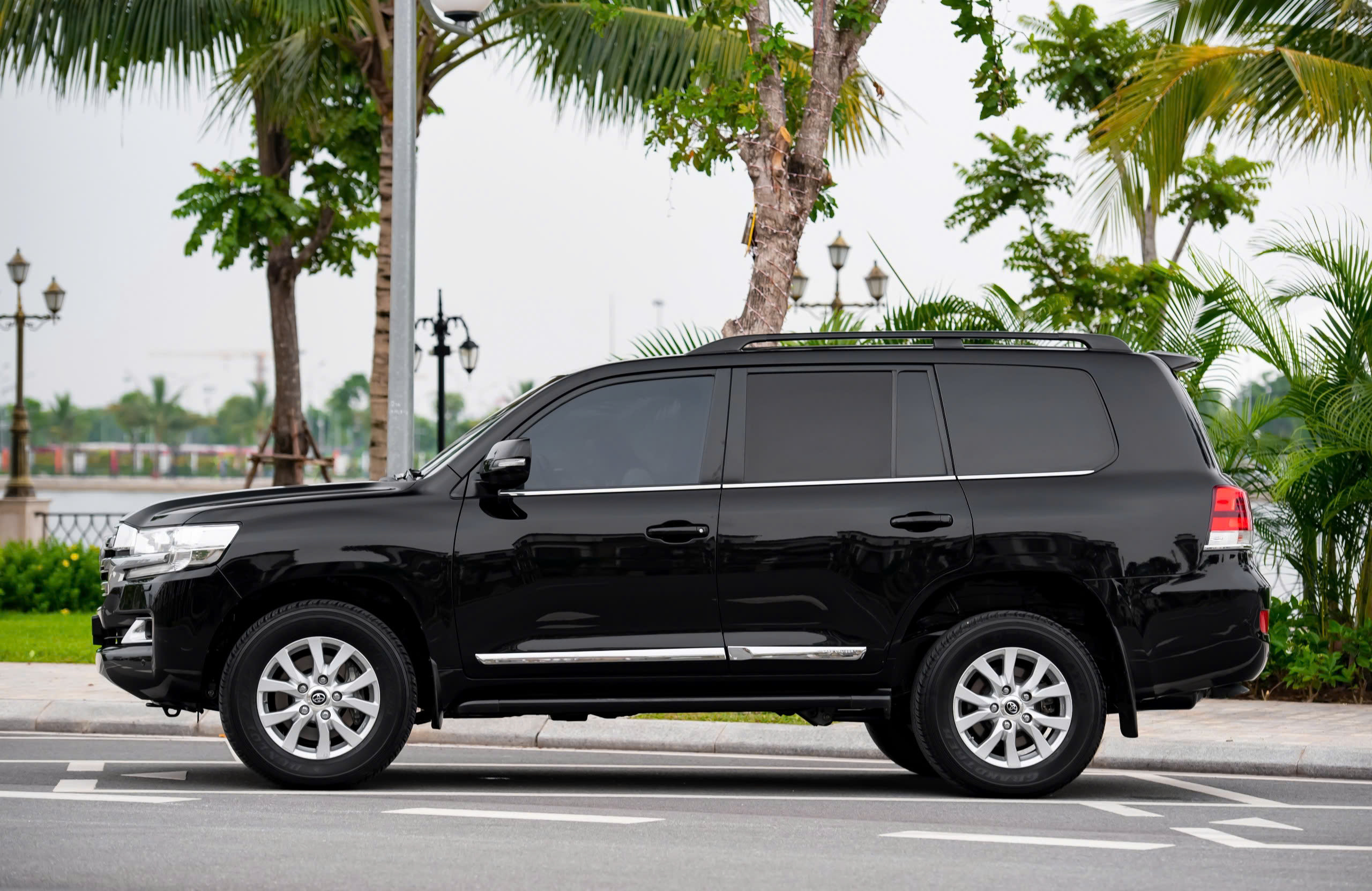 Toyota Landcruiser LC200
