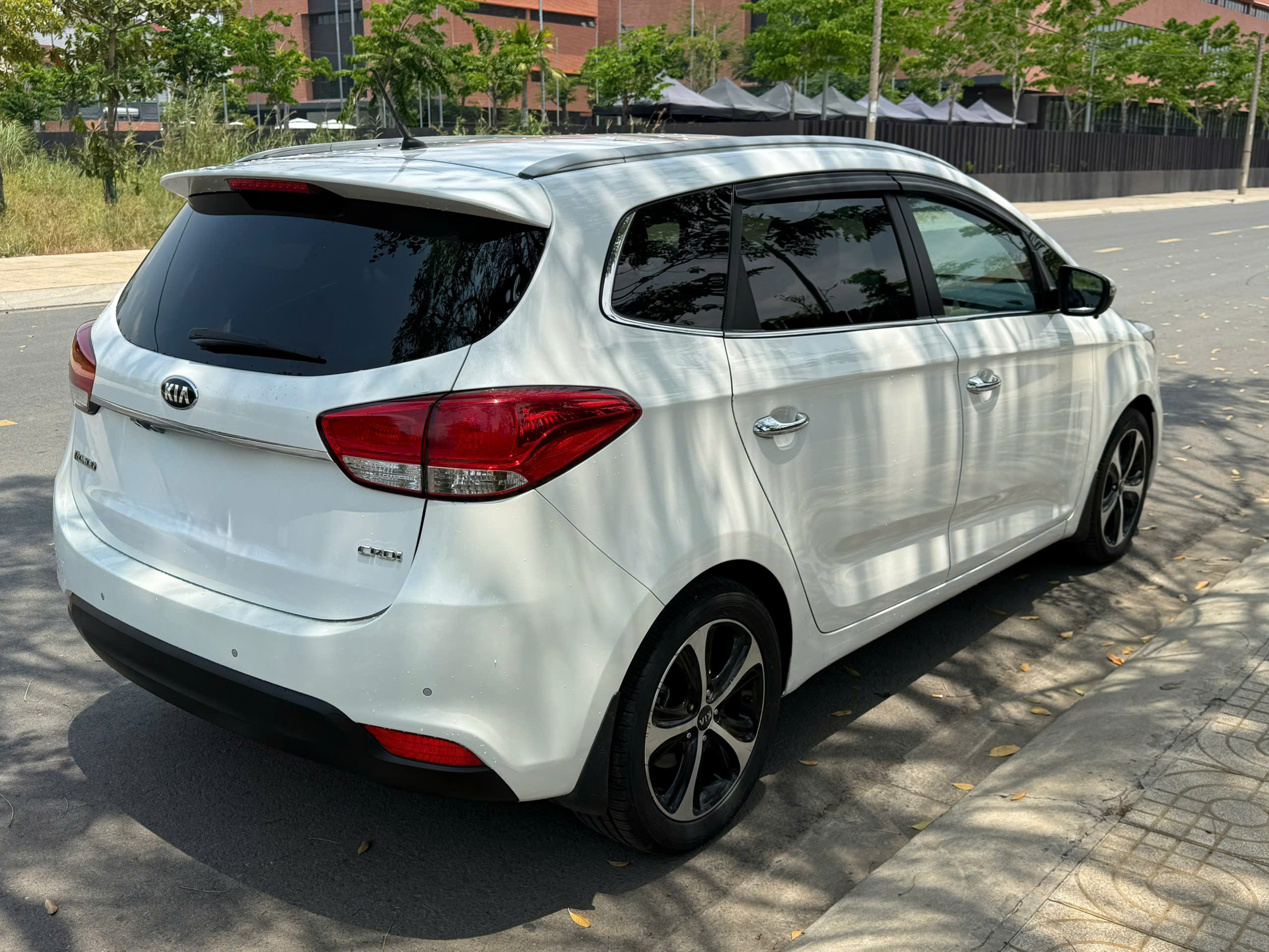 Kia Rondo Máy Dầu Số Tự Động 2016 – 7 Chỗ Rộng Rãi