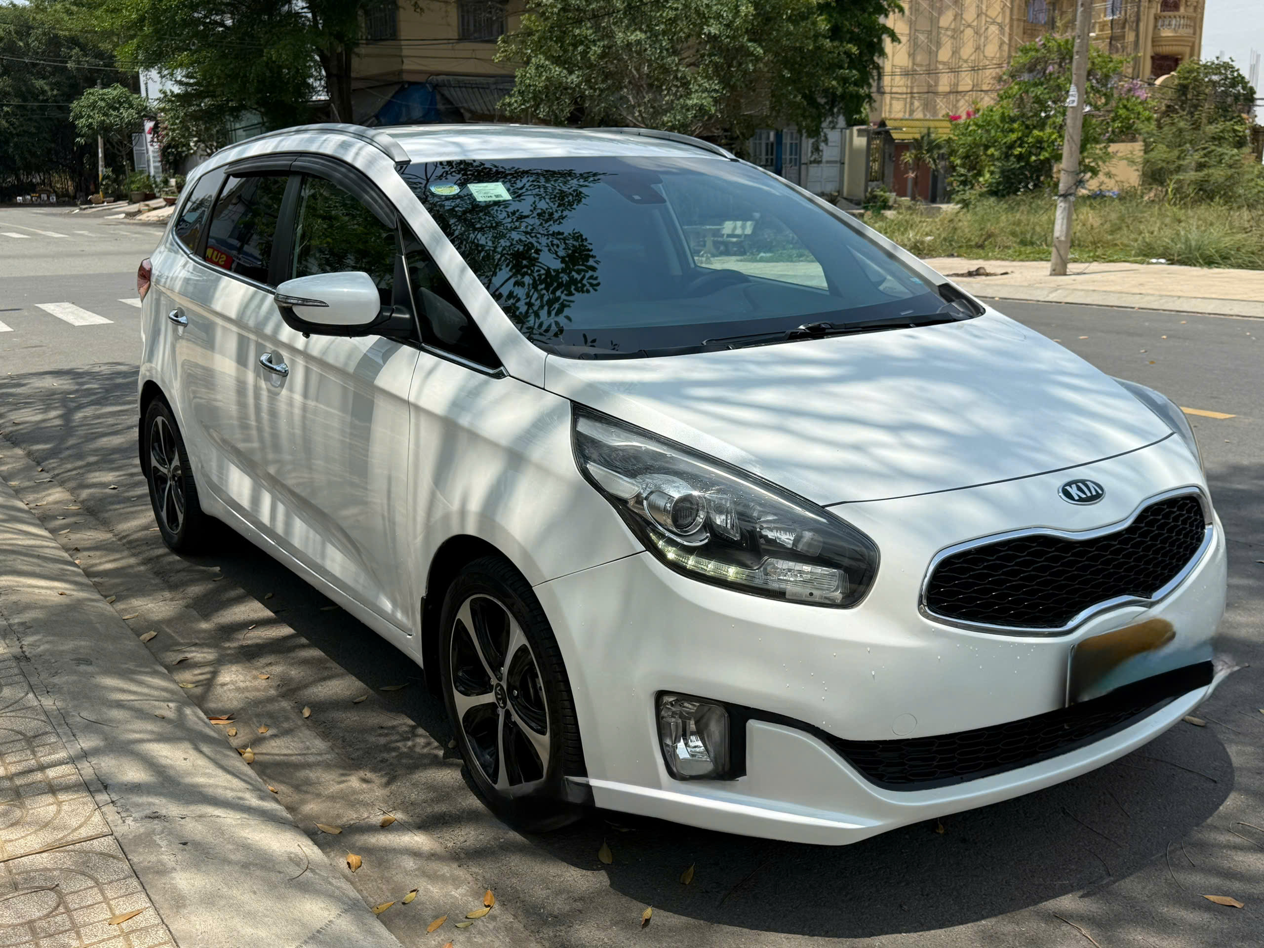 Kia Rondo Máy Dầu Số Tự Động 2016 – 7 Chỗ Rộng Rãi