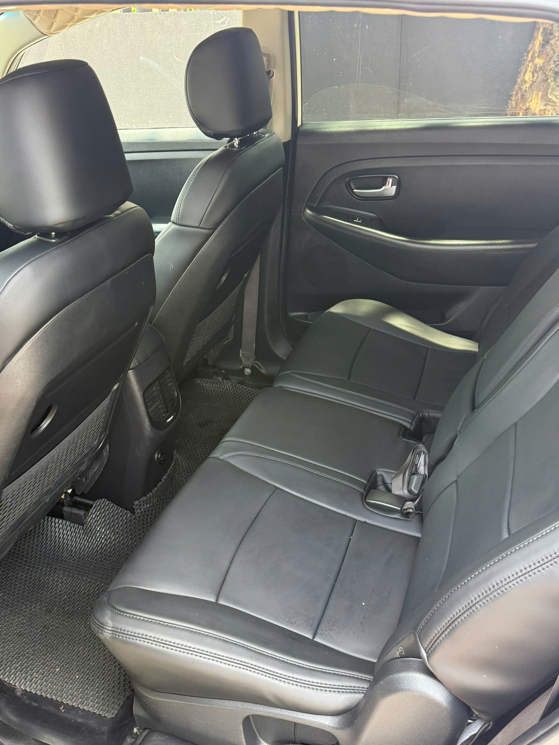 Kia Rondo Máy Dầu Số Tự Động 2016 – 7 Chỗ Rộng Rãi