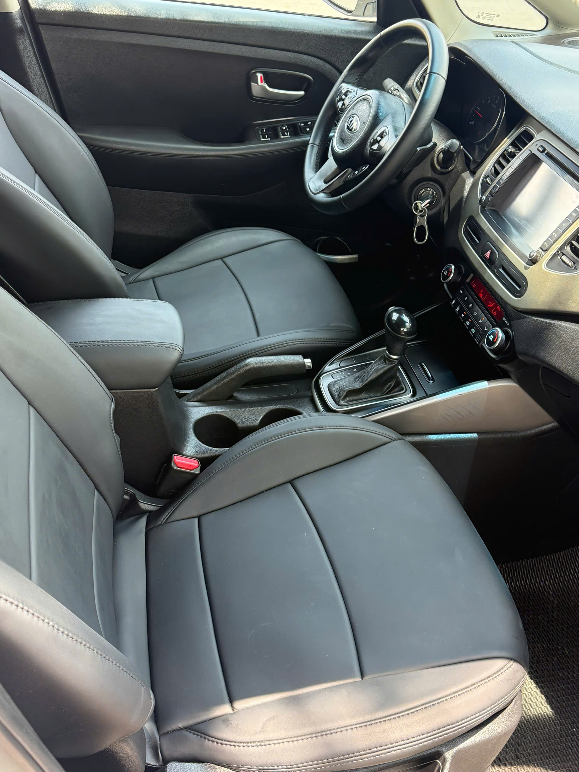 Kia Rondo Máy Dầu Số Tự Động 2016 – 7 Chỗ Rộng Rãi