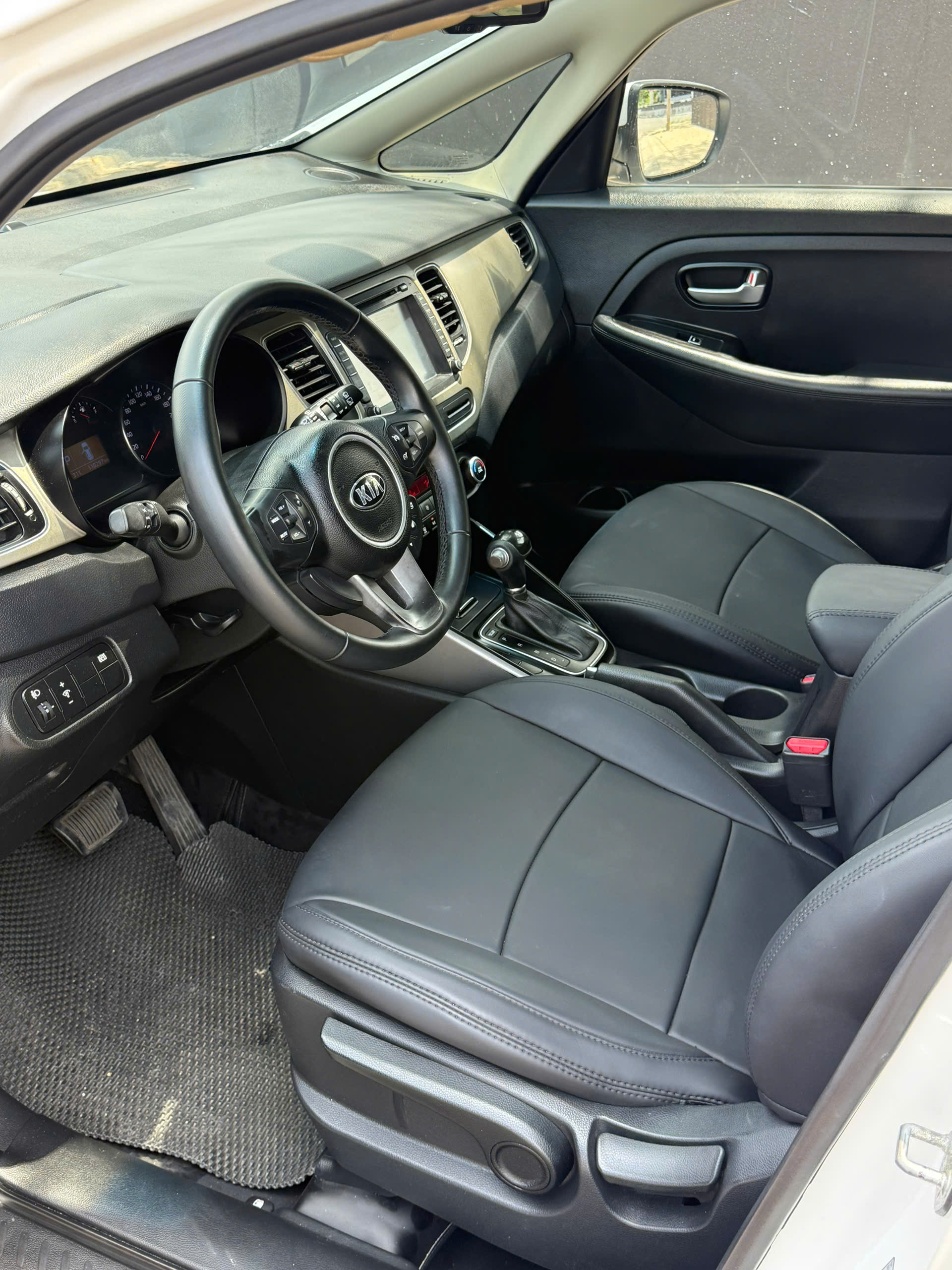Kia Rondo Máy Dầu Số Tự Động 2016 – 7 Chỗ Rộng Rãi