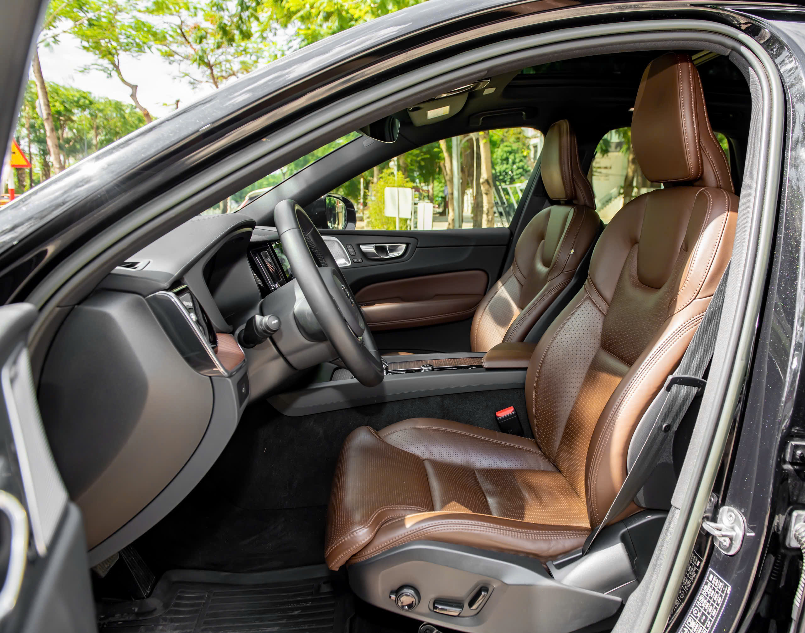 Bán xe Volvo XC60 Ultimate năm 2022, màu đen, nhập khẩu giá cạnh tranh