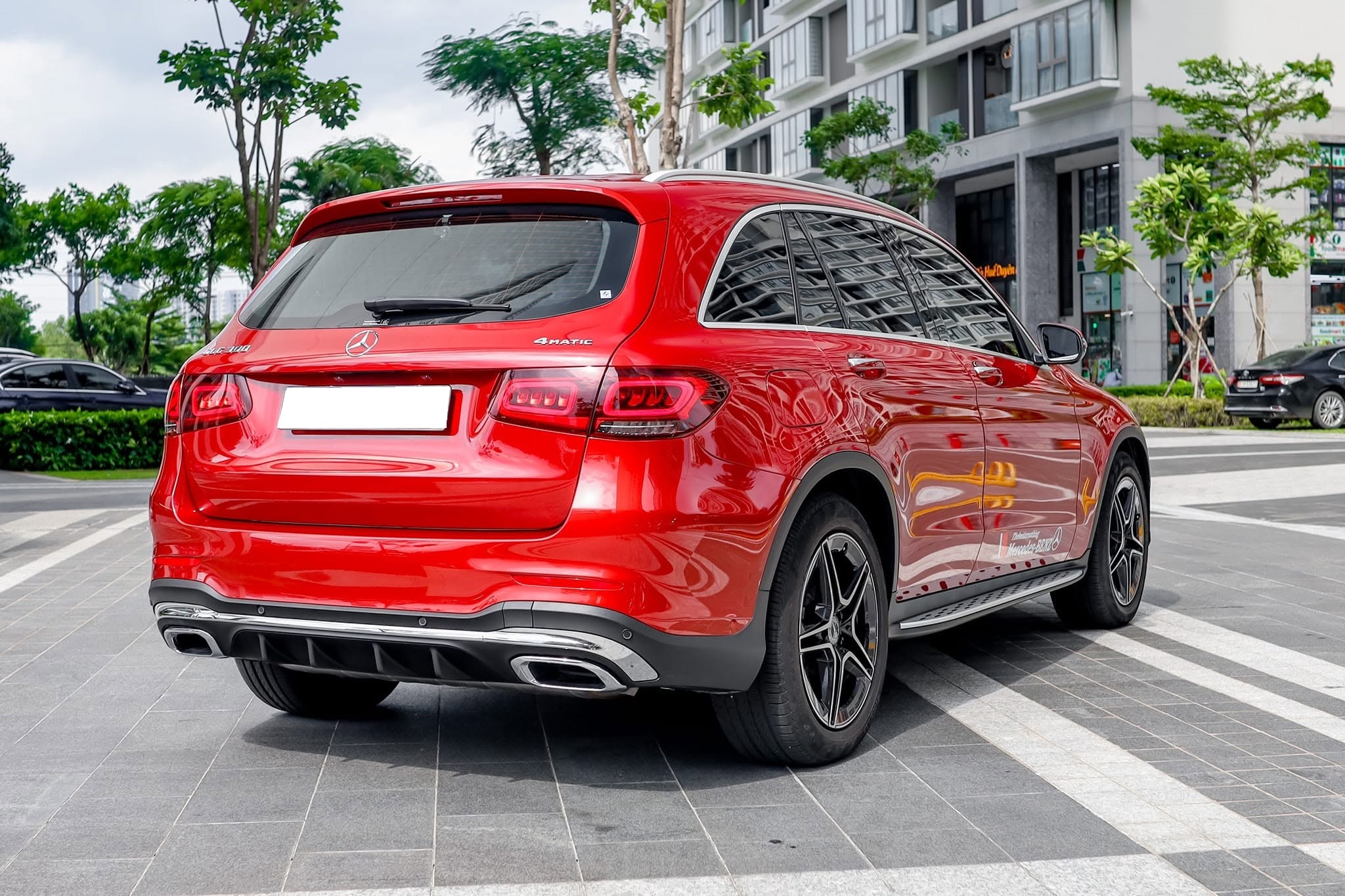 Cần bán xe Mercedes-Benz GLC-Class 300 4Matic năm sản xuất 2022, màu đỏ, giá 1.539tỉ