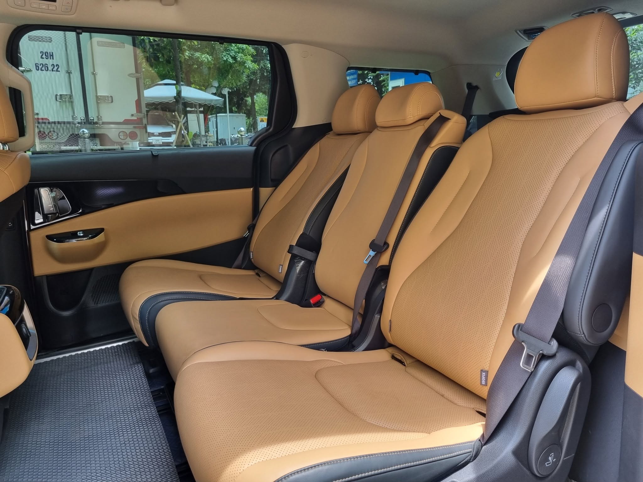 Cần bán Kia Carnival Premium 2.2D 8S năm sản xuất 2023, màu đỏ, giá chỉ 999 triệu