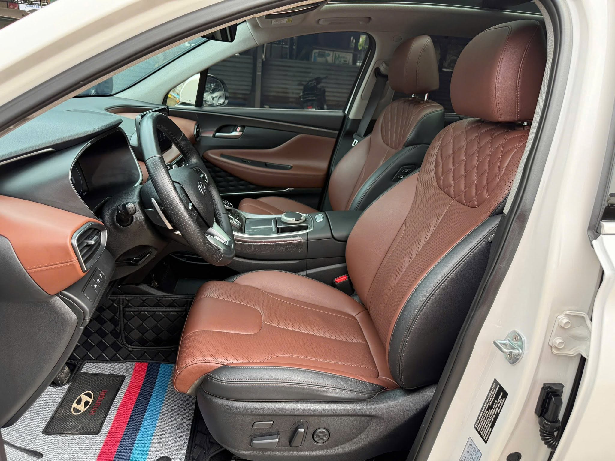 Bán ô tô Hyundai Santa Fe Cao Cấp 2.2L HTRAC sản xuất năm 2023, màu trắng