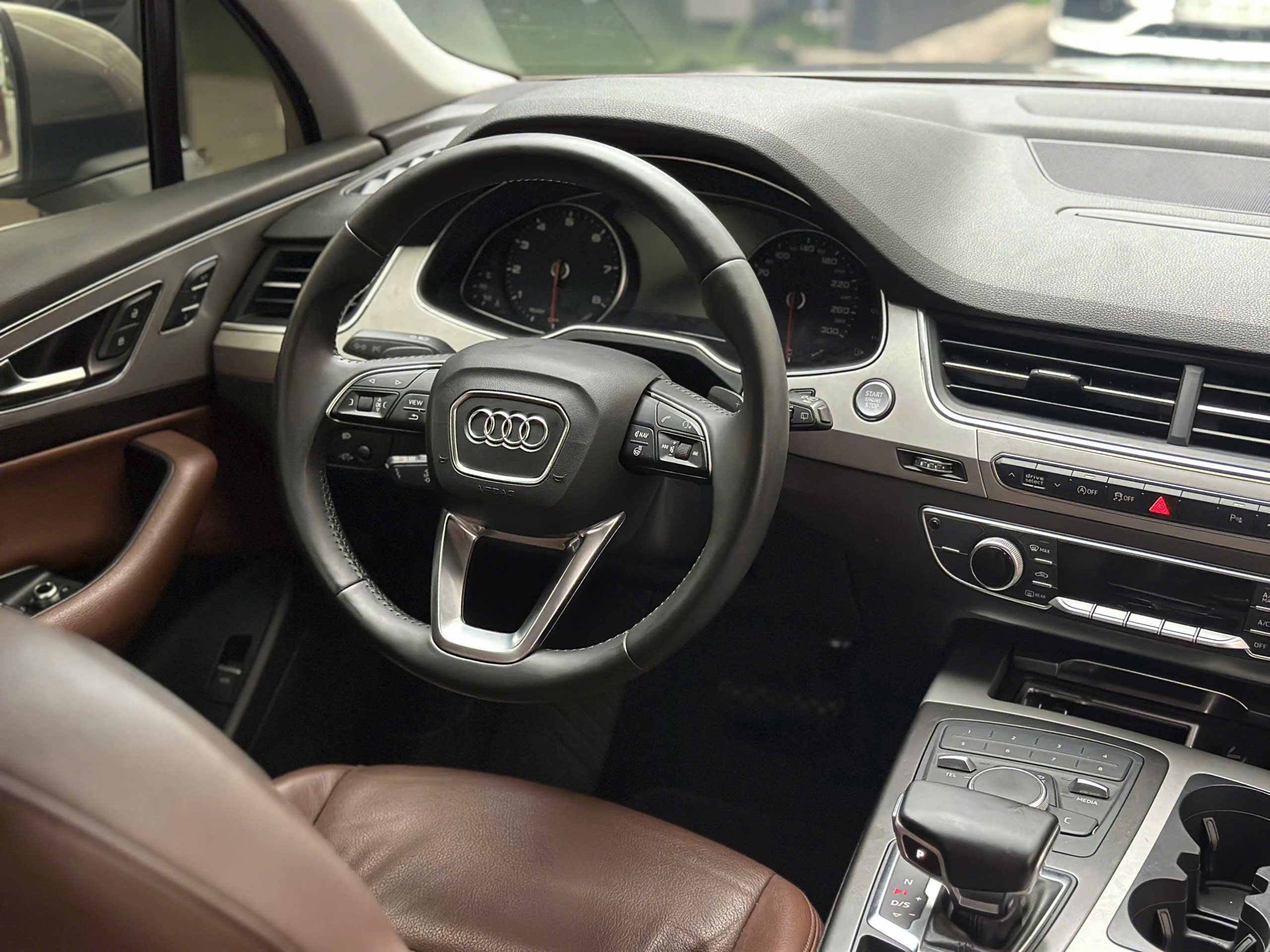 Cần bán xe Audi Q7 2.0 AT sản xuất 2017, màu xám, xe nhập