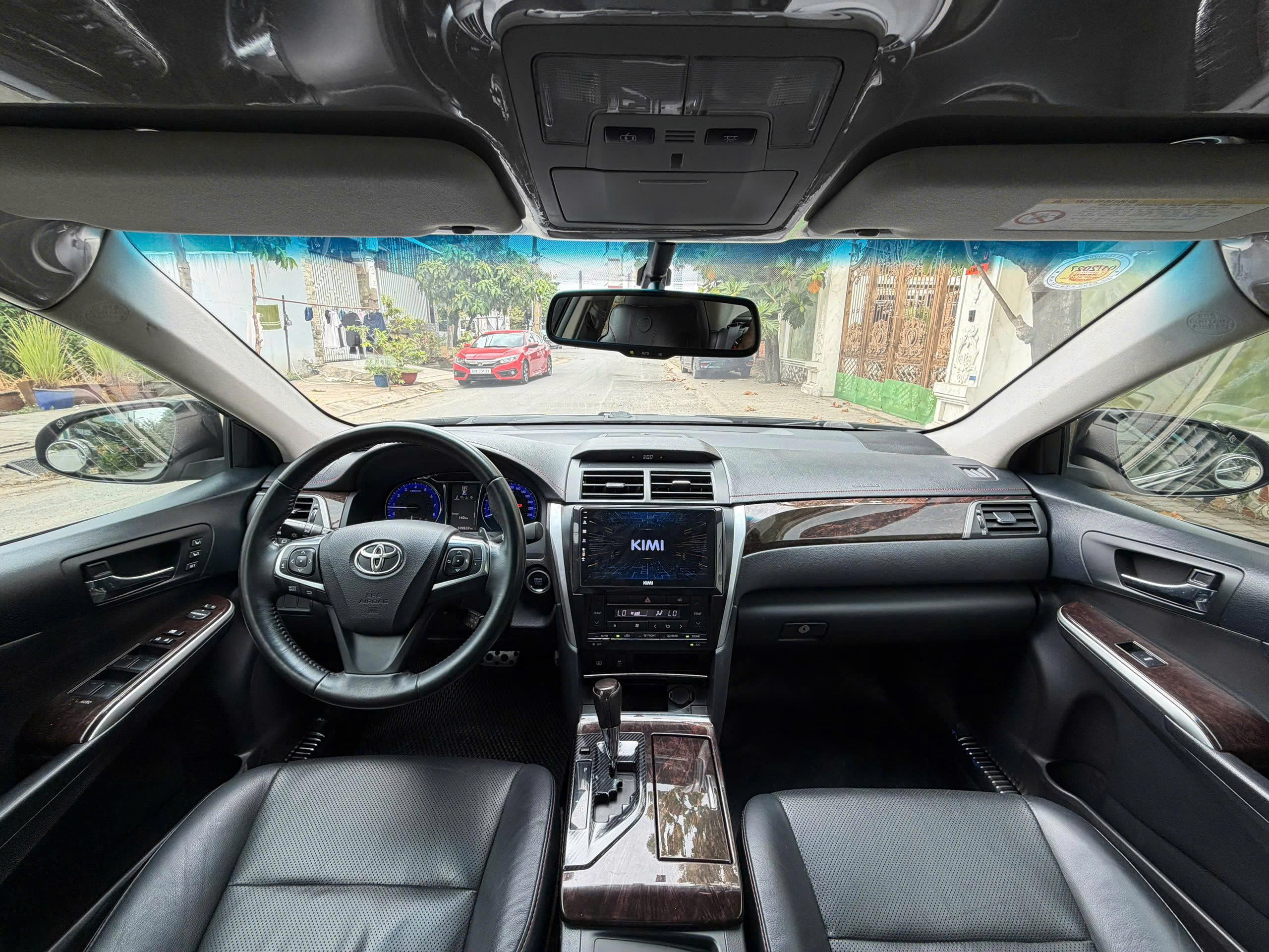 Bán xe Toyota Camry 2.5Q năm sản xuất 2017, màu đen