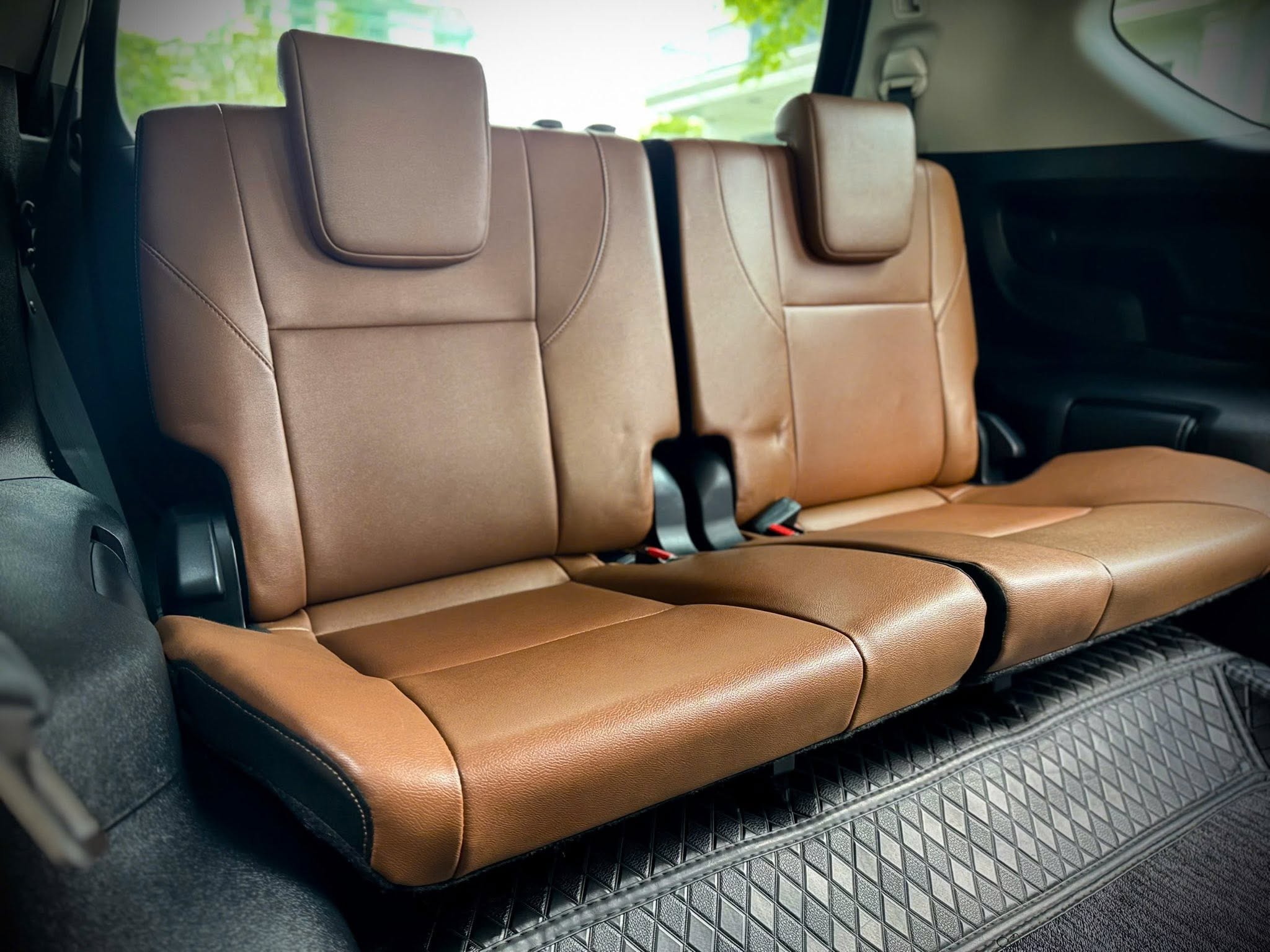 Cần bán Toyota Innova 2.0V năm 2019, màu đồng