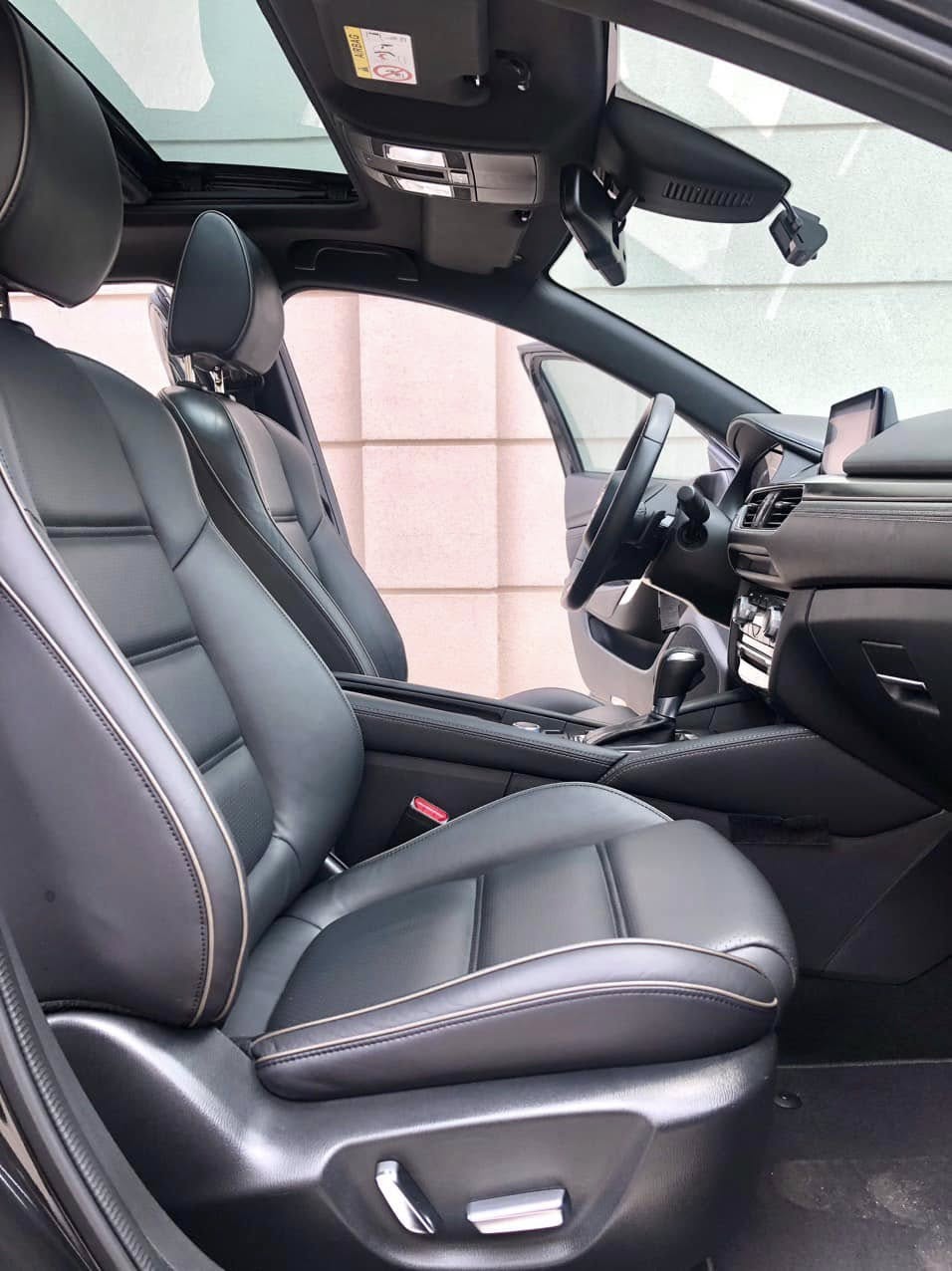Cần bán Mazda Mazda 6 Premium 2.5 AT năm sản xuất 2019, màu đen